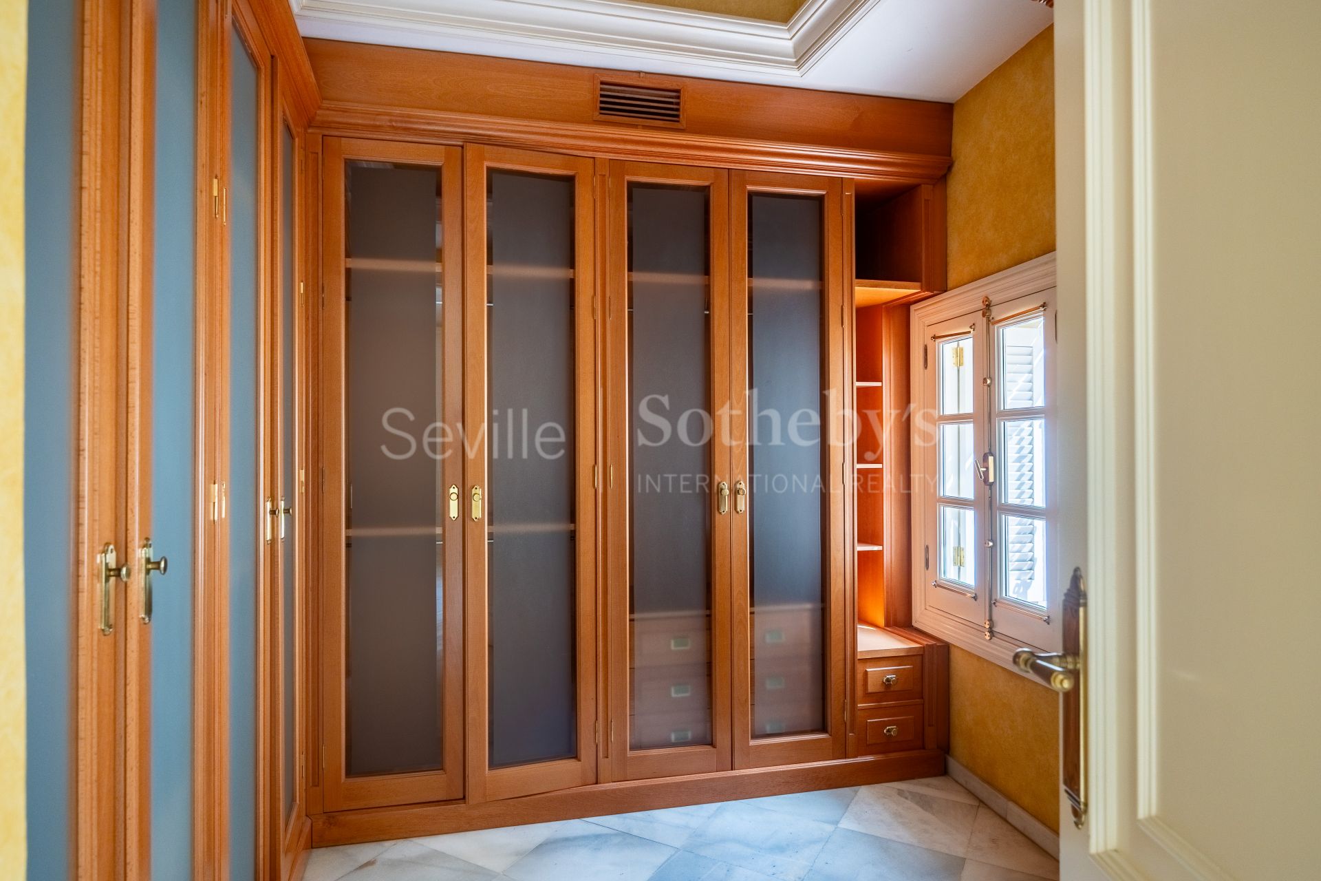 Exclusivo edificio señorial en esquina, situado en pleno casco histórico de Sevilla