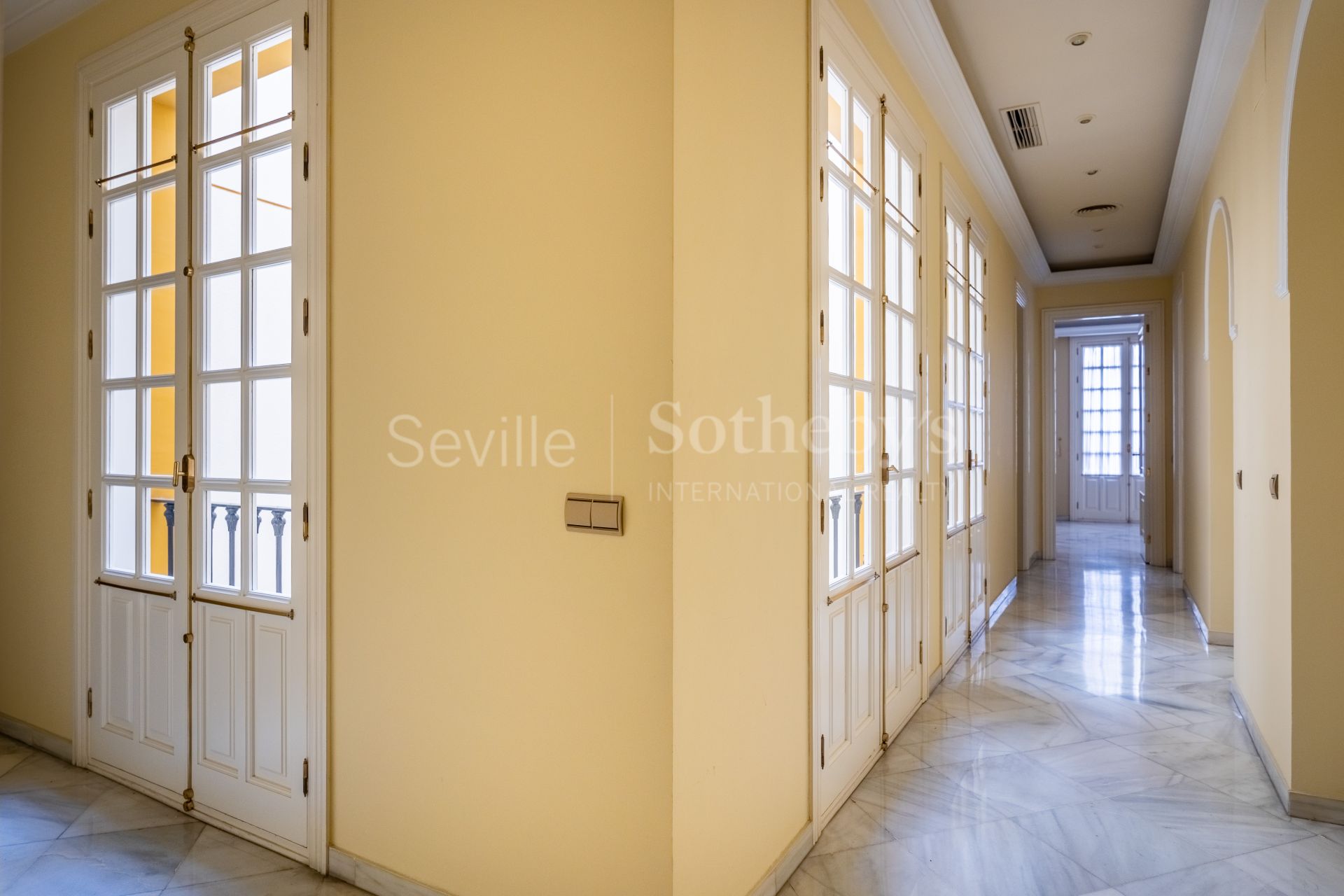 Exclusivo edificio señorial en esquina, situado en pleno casco histórico de Sevilla