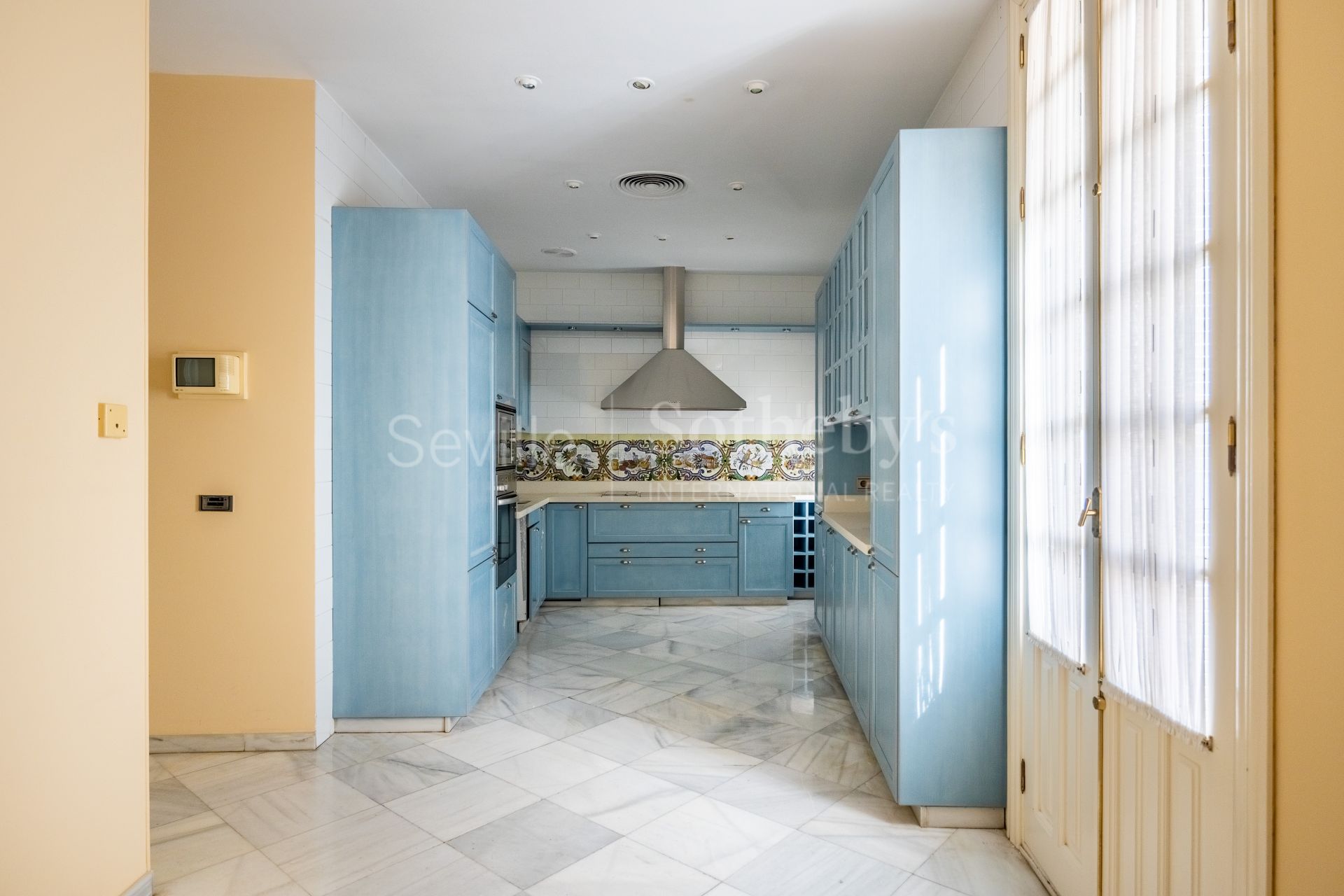 Exclusivo edificio señorial en esquina, situado en pleno casco histórico de Sevilla