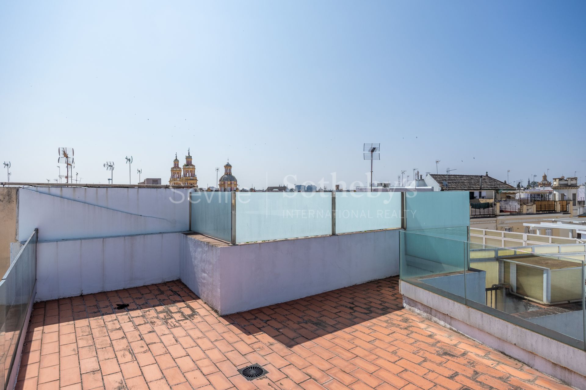Large renovated duplex penthouse with terraces in La Encarnación