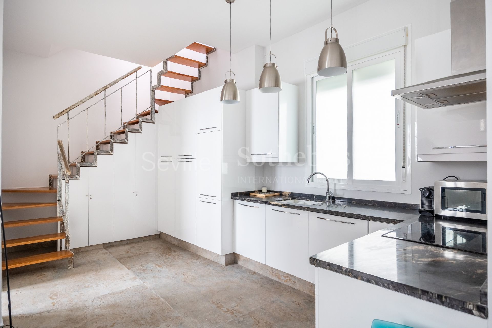 Large renovated duplex penthouse with terraces in La Encarnación