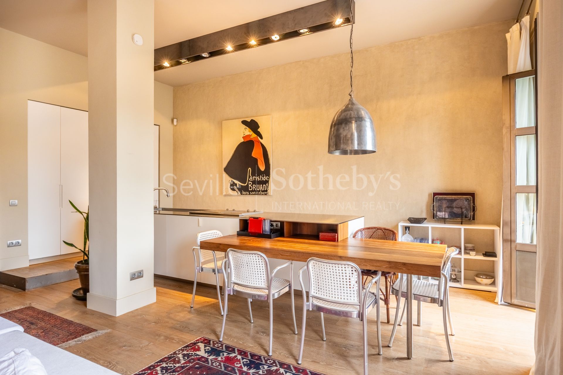 Exclusive duplex penthouse with panoramic terraces and privileged views of Seville