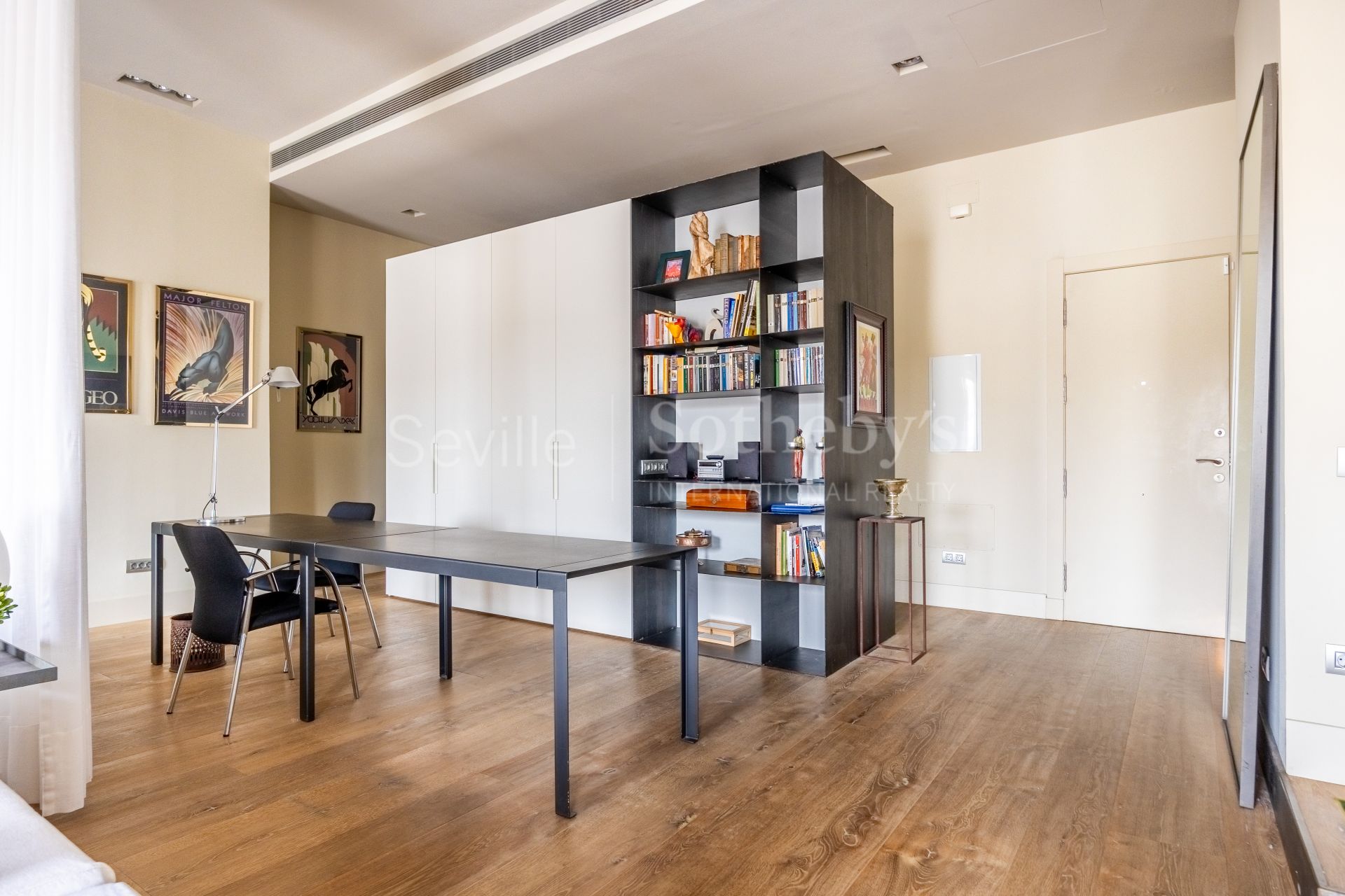 Exclusive duplex penthouse with panoramic terraces and privileged views of Seville