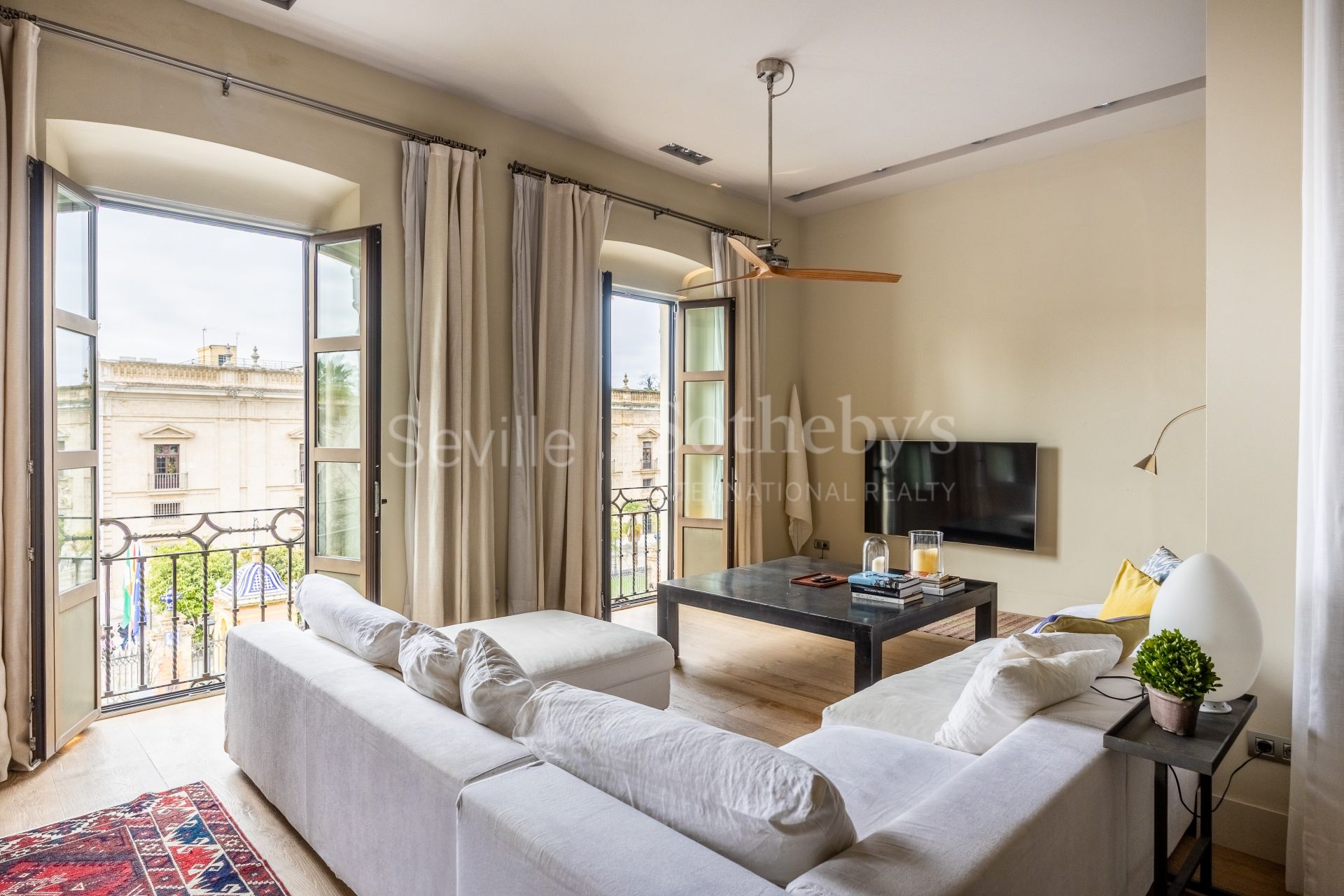 Exclusive duplex penthouse with panoramic terraces and privileged views of Seville