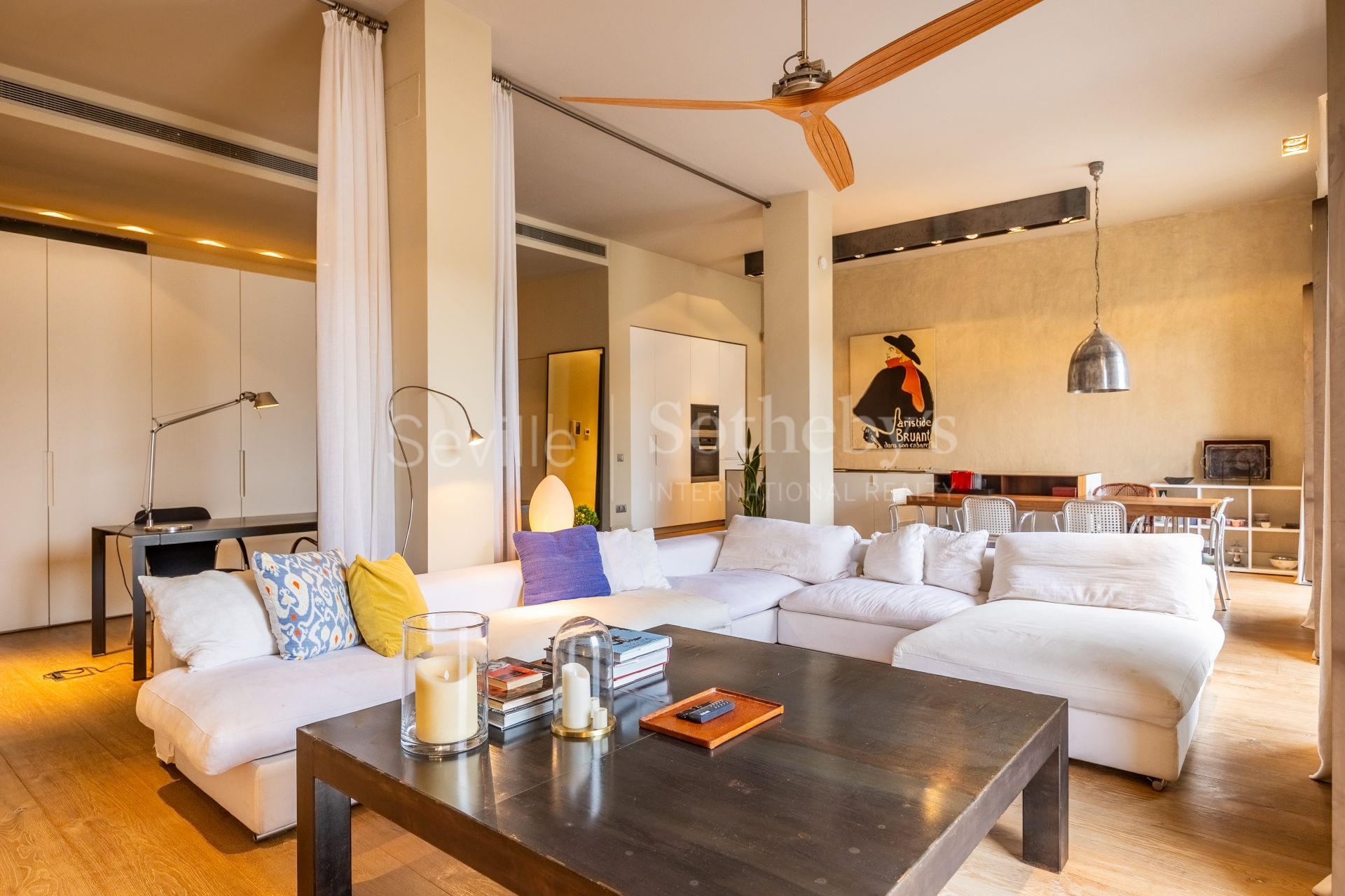 Exclusive duplex penthouse with panoramic terraces and privileged views of Seville