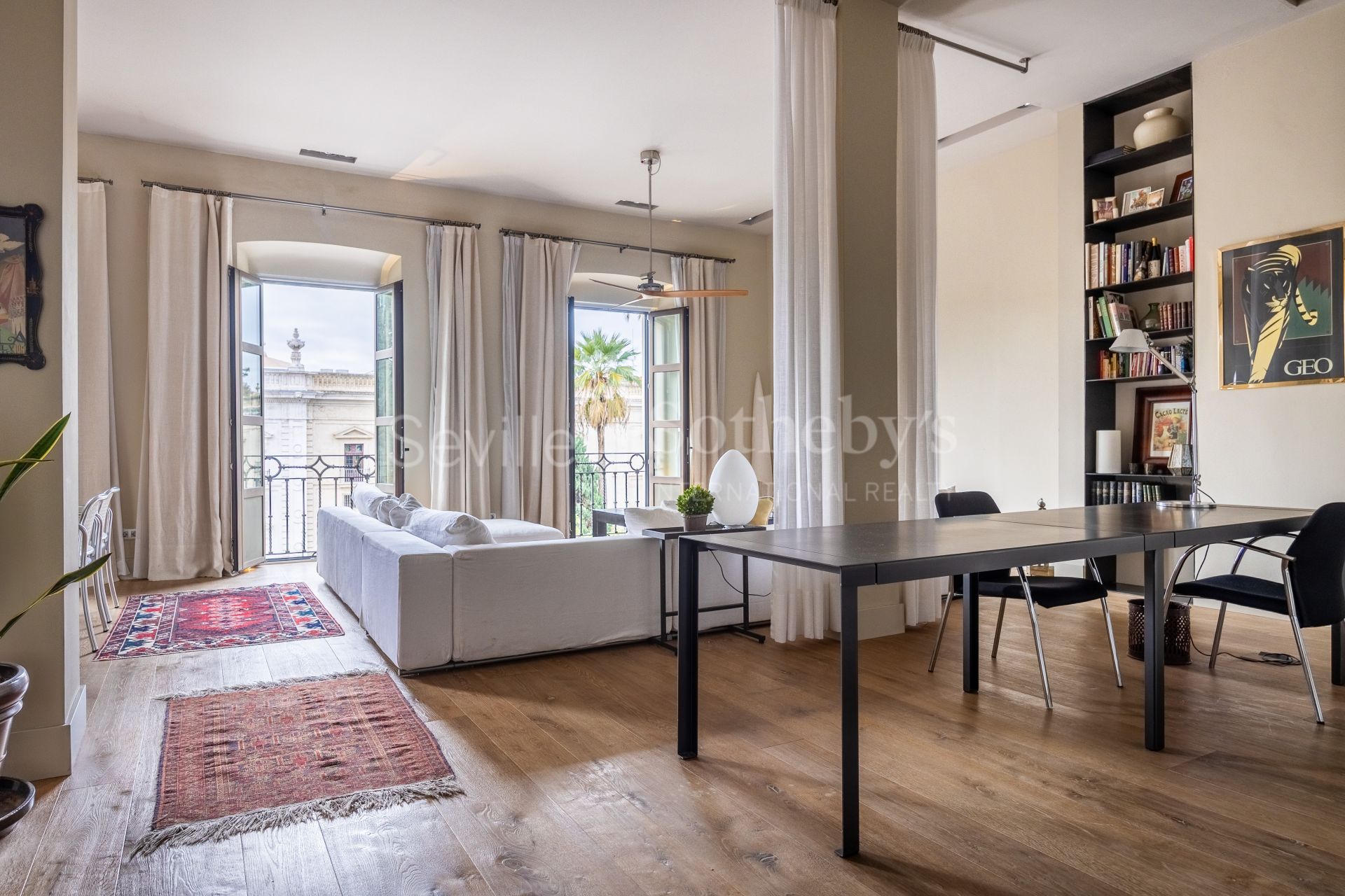 Exclusive duplex penthouse with panoramic terraces and privileged views of Seville