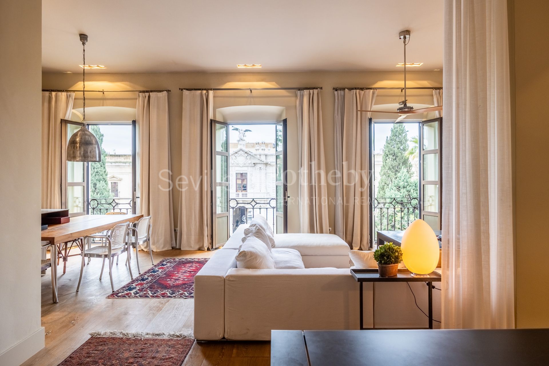 Exclusive duplex penthouse with panoramic terraces and privileged views of Seville