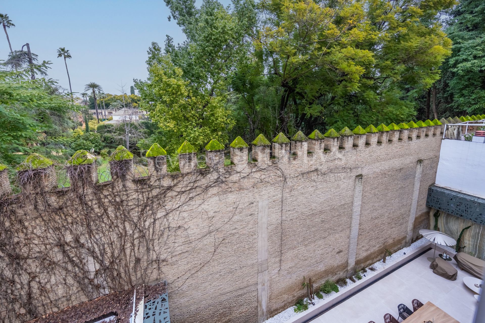 Exclusive duplex penthouse with panoramic terraces and privileged views of Seville