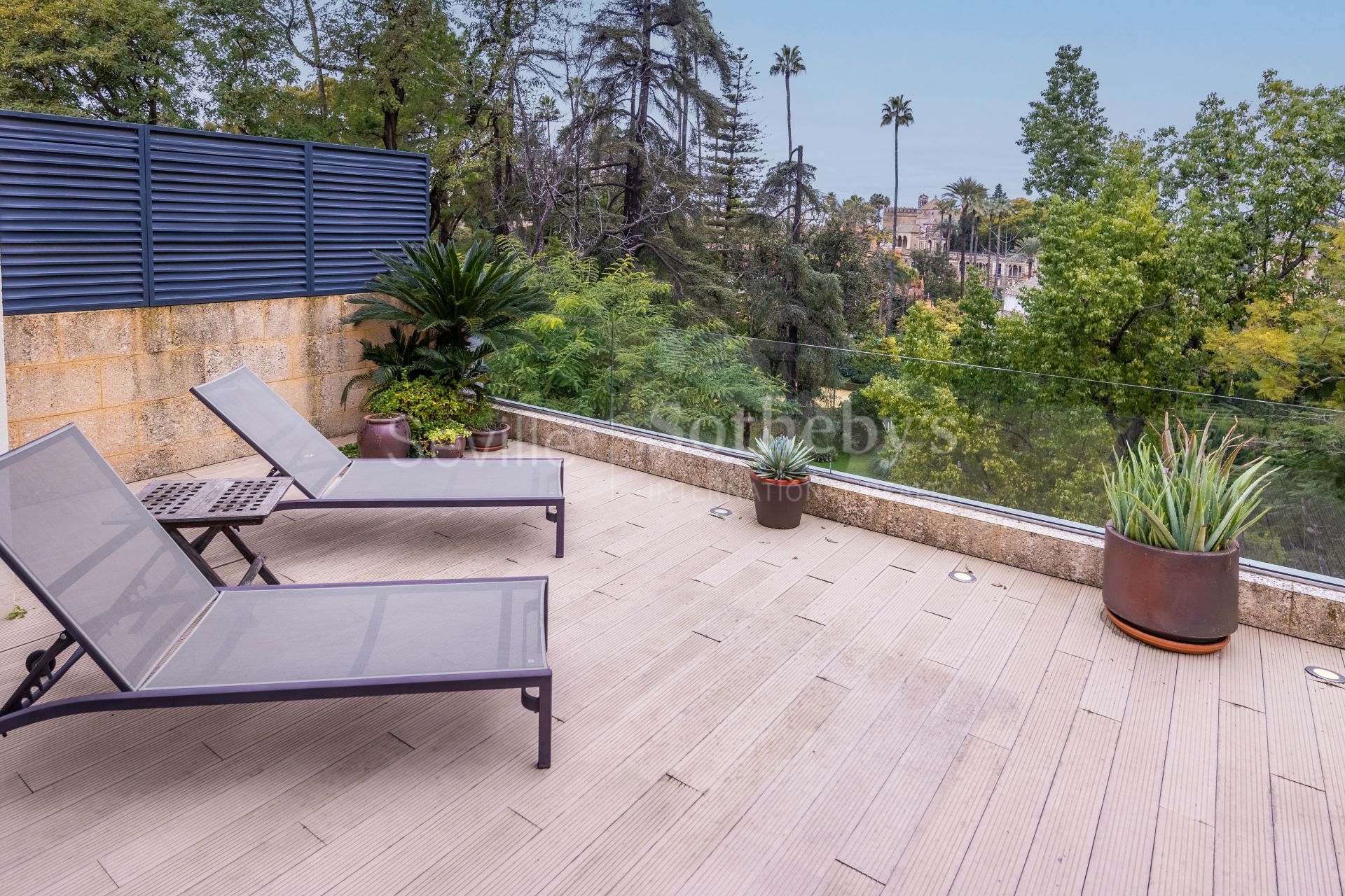 Exclusive duplex penthouse with panoramic terraces and privileged views of Seville
