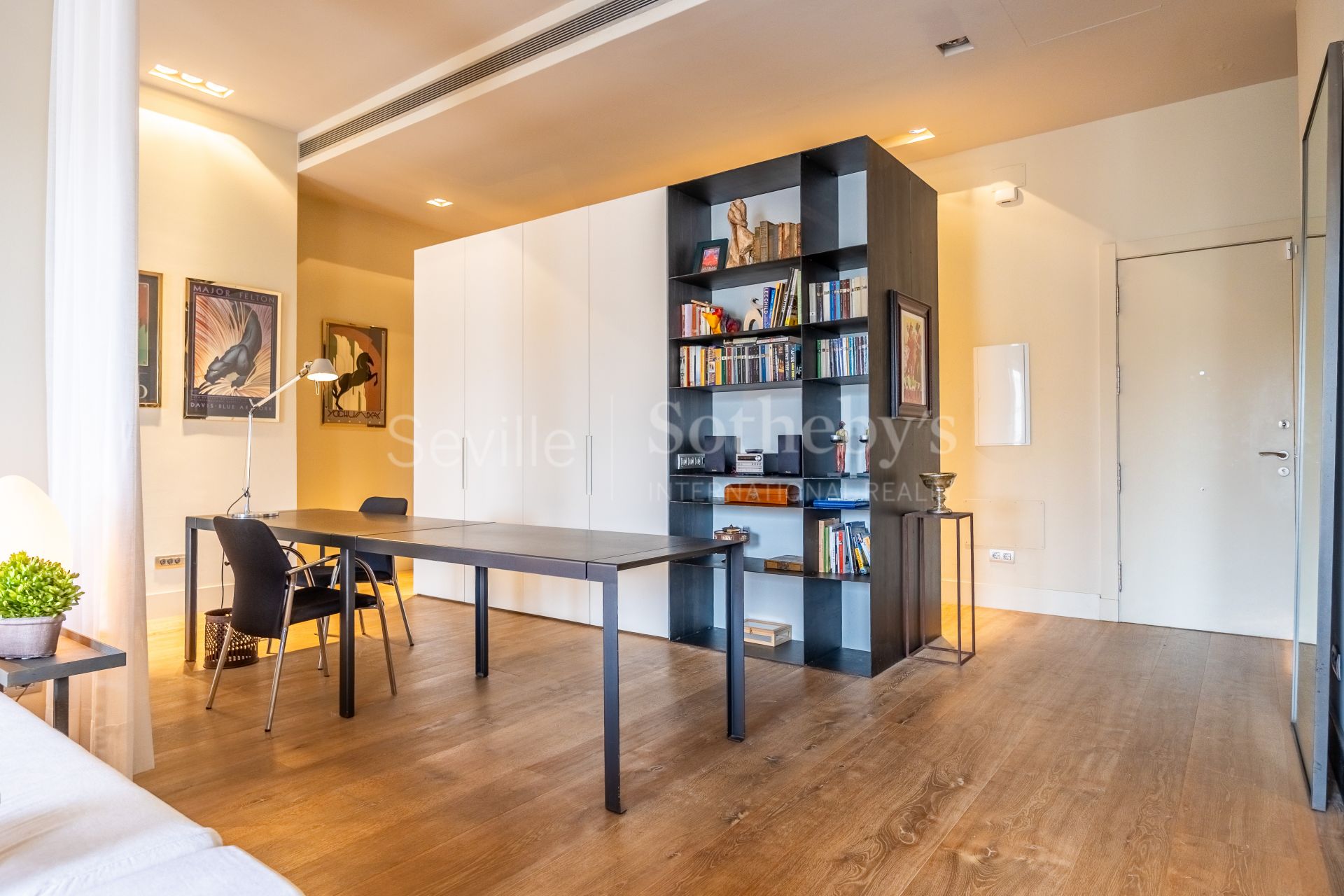 Exclusive duplex penthouse with panoramic terraces and privileged views of Seville