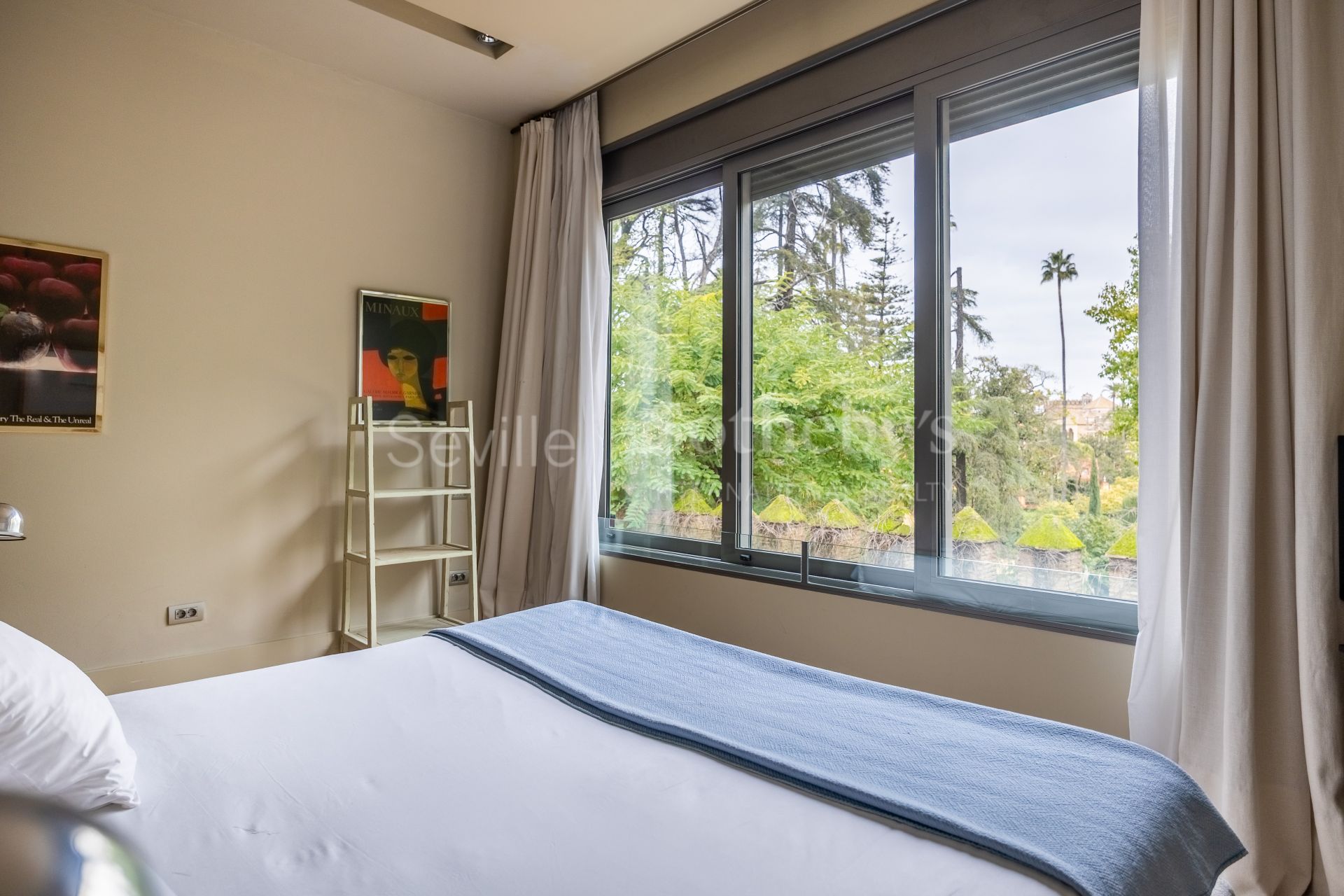 Exclusive duplex penthouse with panoramic terraces and privileged views of Seville