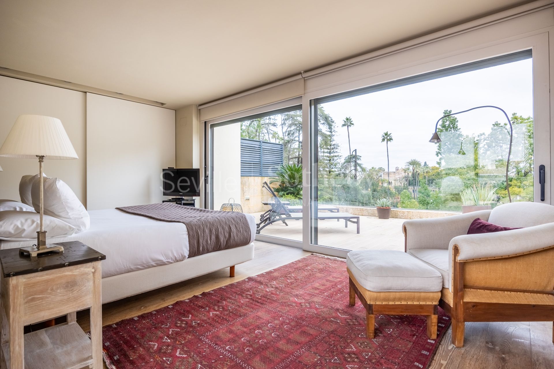 Exclusive duplex penthouse with panoramic terraces and privileged views of Seville