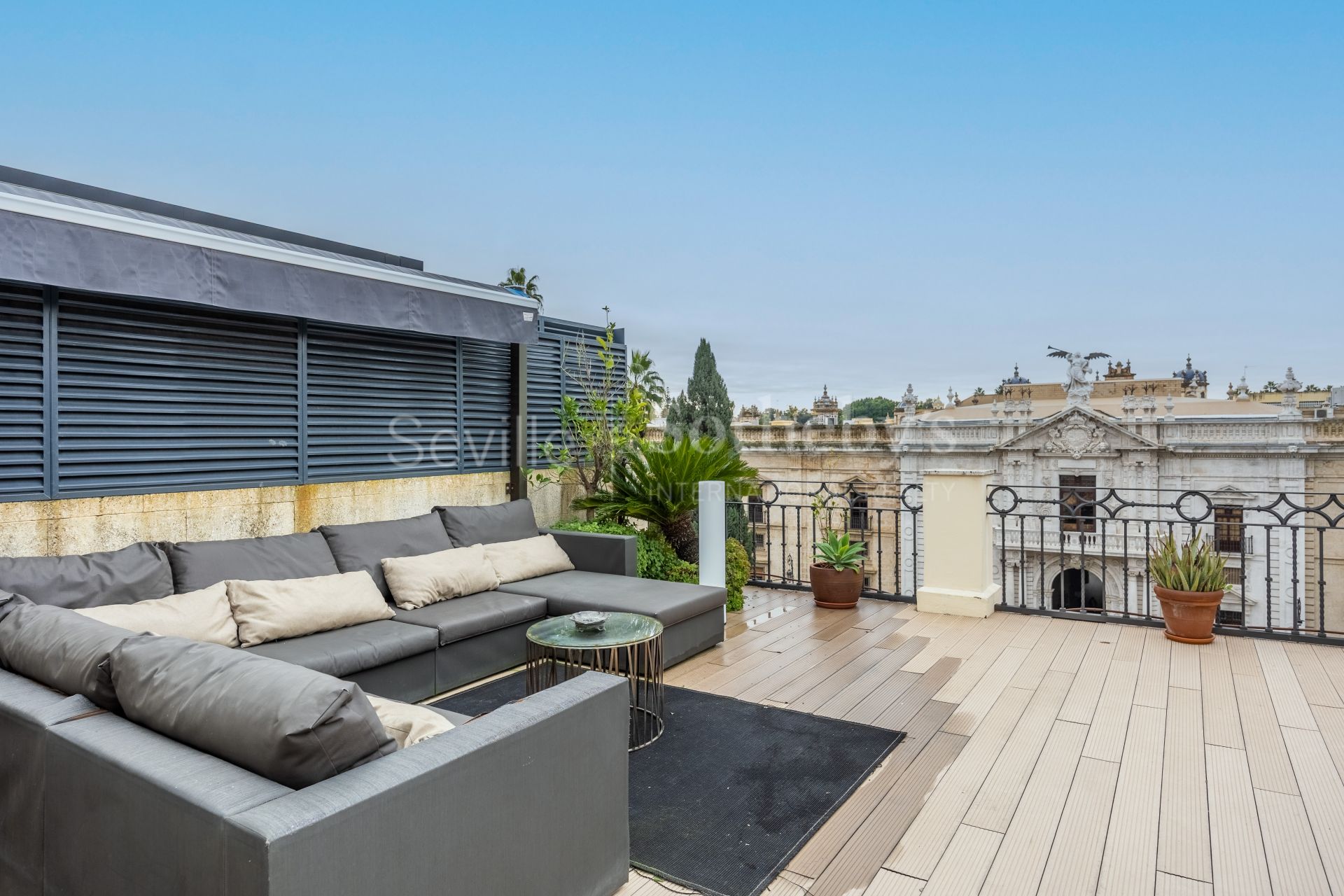 Exclusive duplex penthouse with panoramic terraces and privileged views of Seville