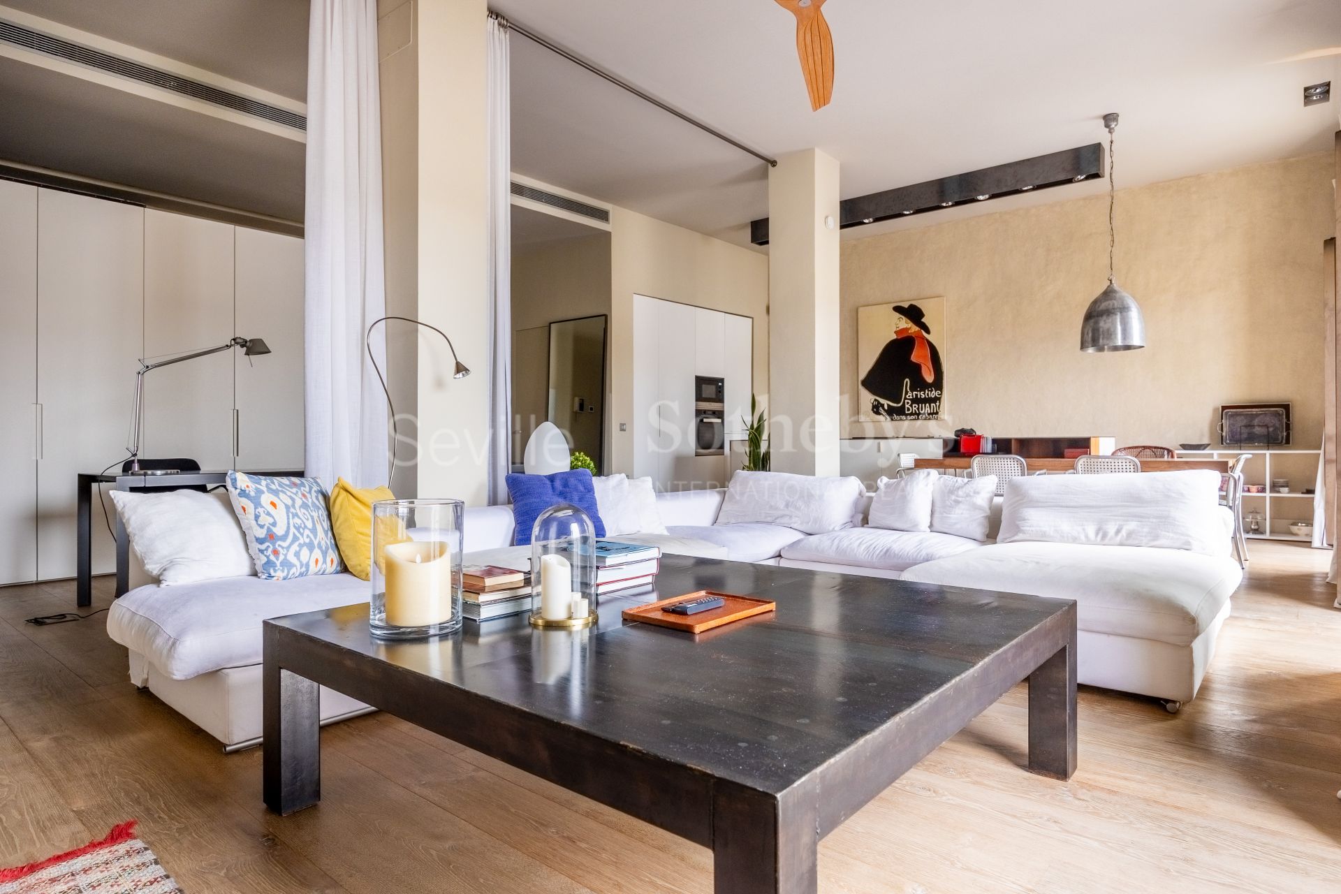 Exclusive duplex penthouse with panoramic terraces and privileged views of Seville