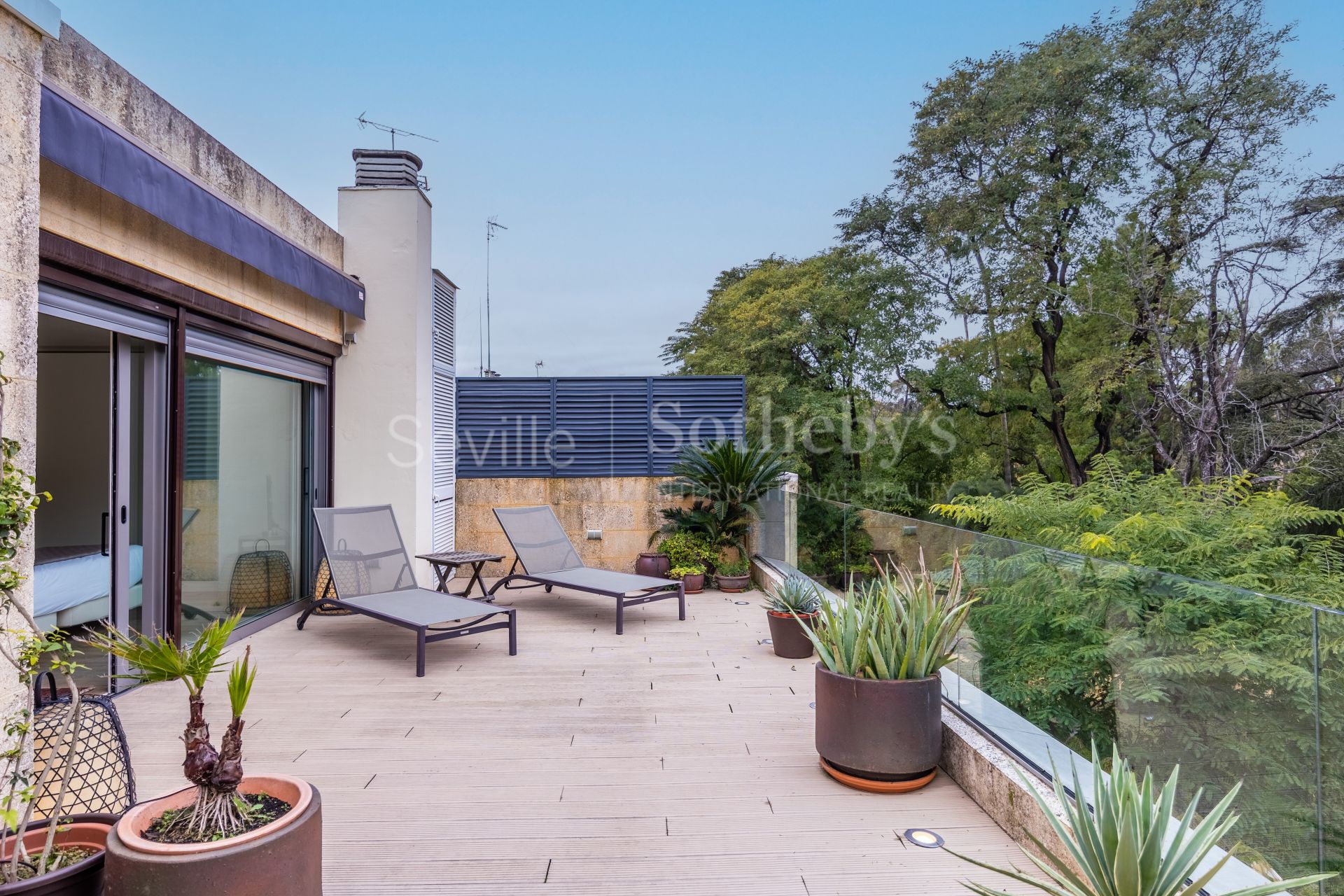 Exclusive duplex penthouse with panoramic terraces and privileged views of Seville
