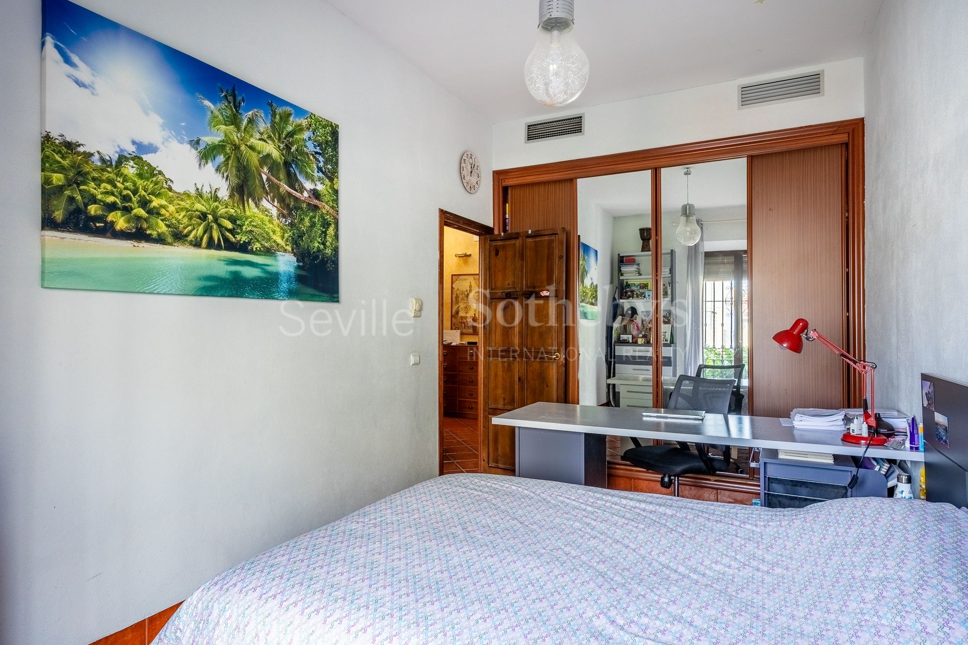 Exclusive family home with regionalist-style courtyard in the heart of Nervión