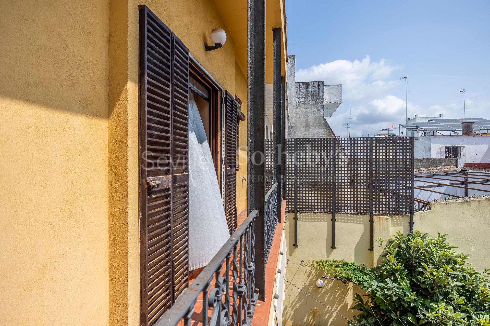 Exclusive family home with regionalist-style courtyard in the heart of Nervión