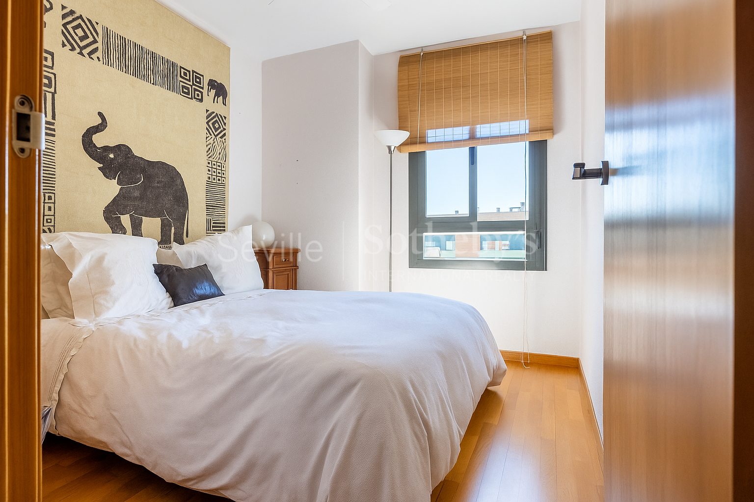 Ático con terraza y piscina privada en Camas