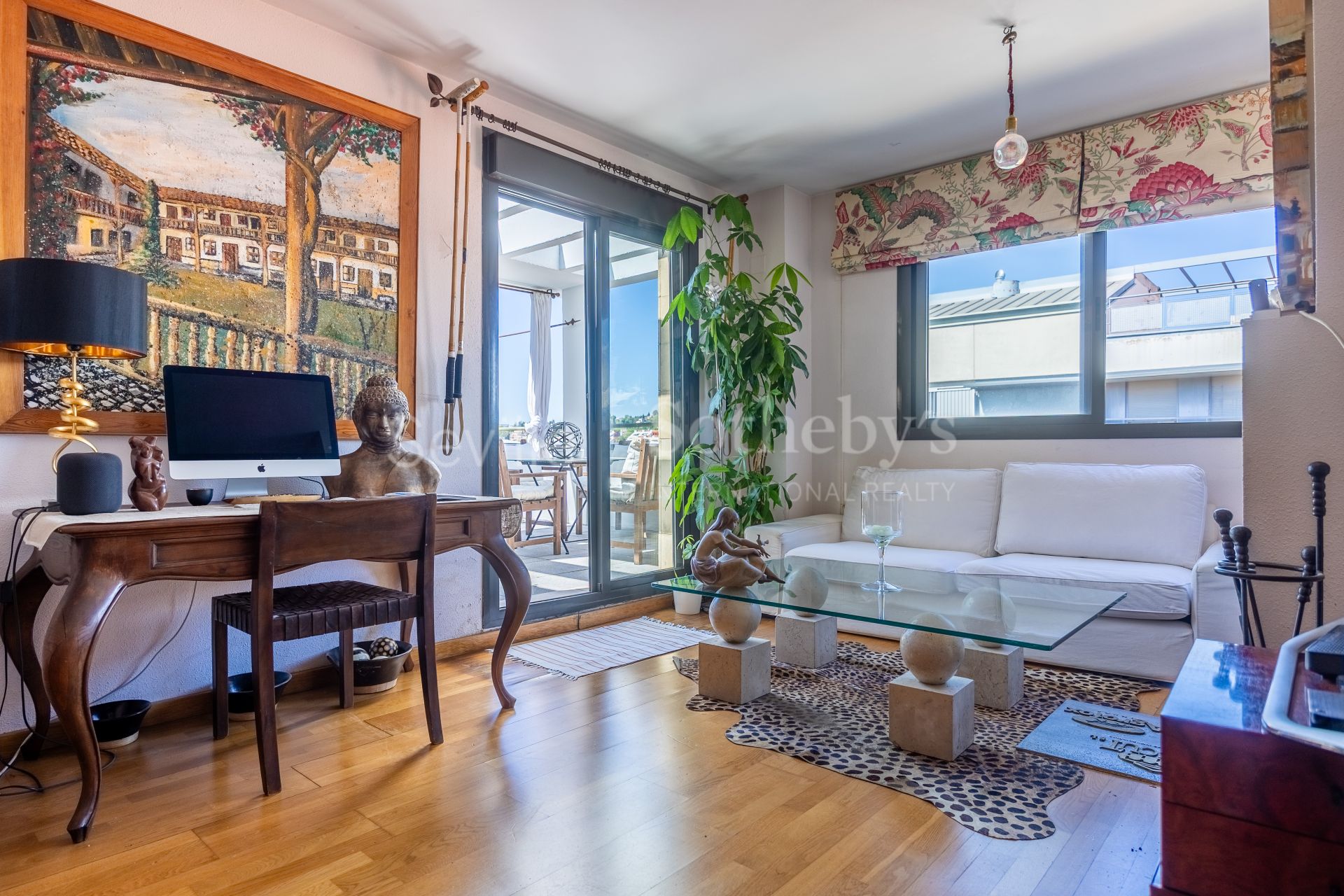 Ático con terraza y piscina privada en Camas