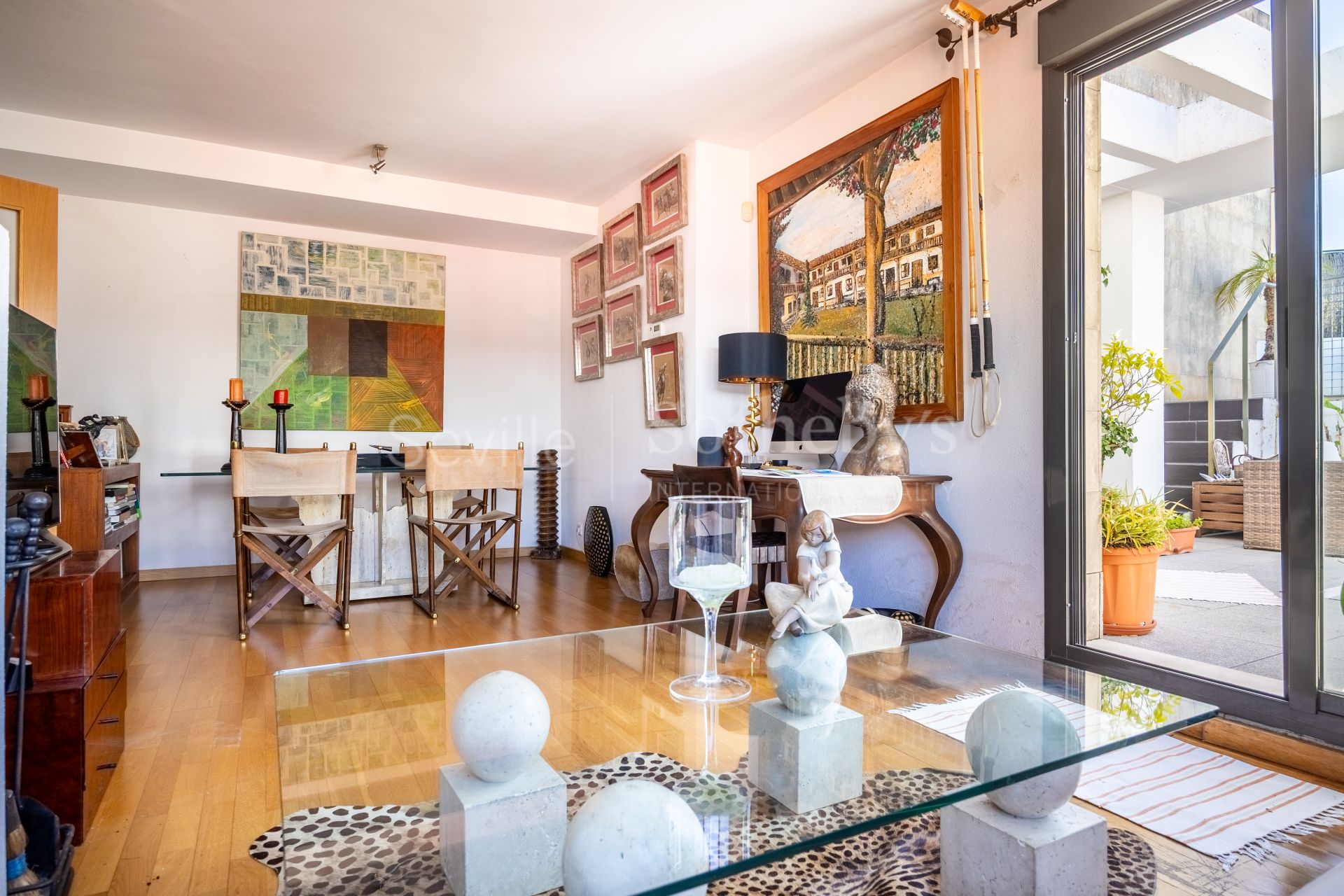 Ático con terraza y piscina privada en Camas