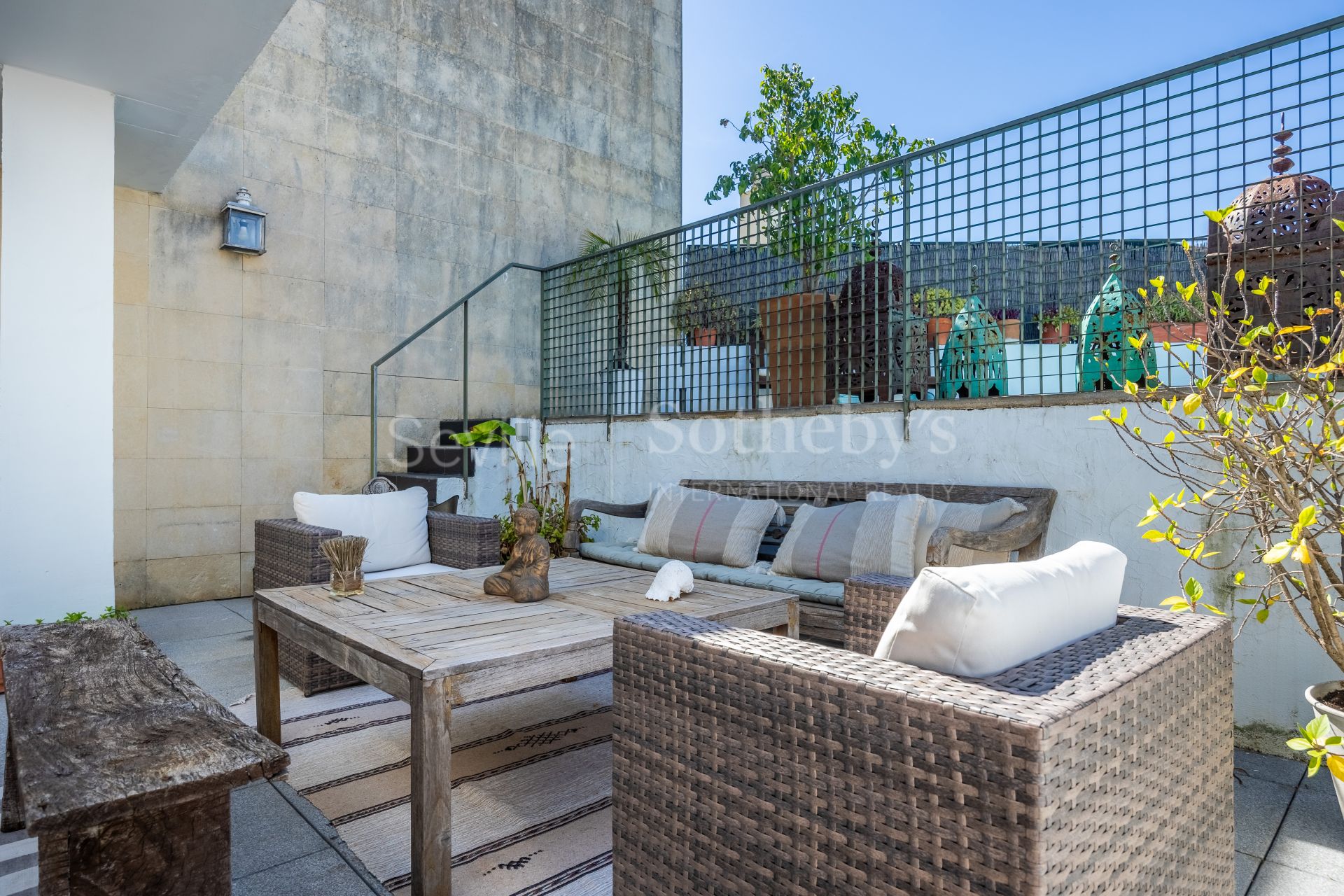 Ático con terraza y piscina privada en Camas