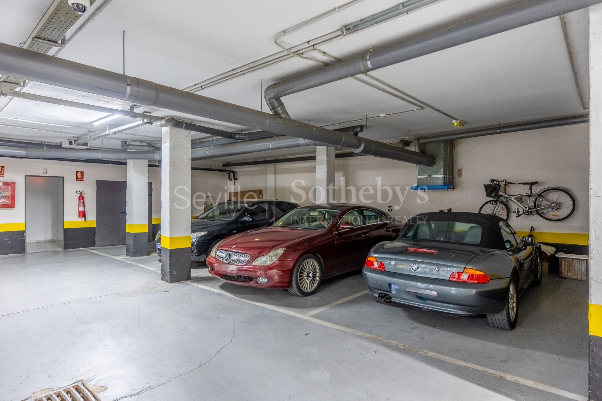 Ático con terraza y piscina privada en Camas