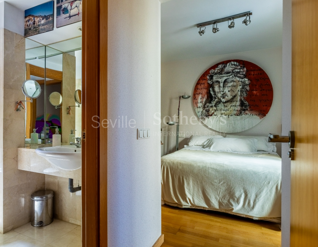 Ático con terraza y piscina privada en Camas