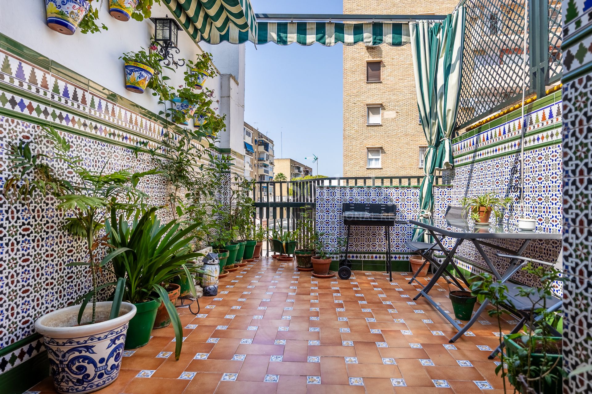 Penthouse with Large Private Terrace in the Heart of Triana