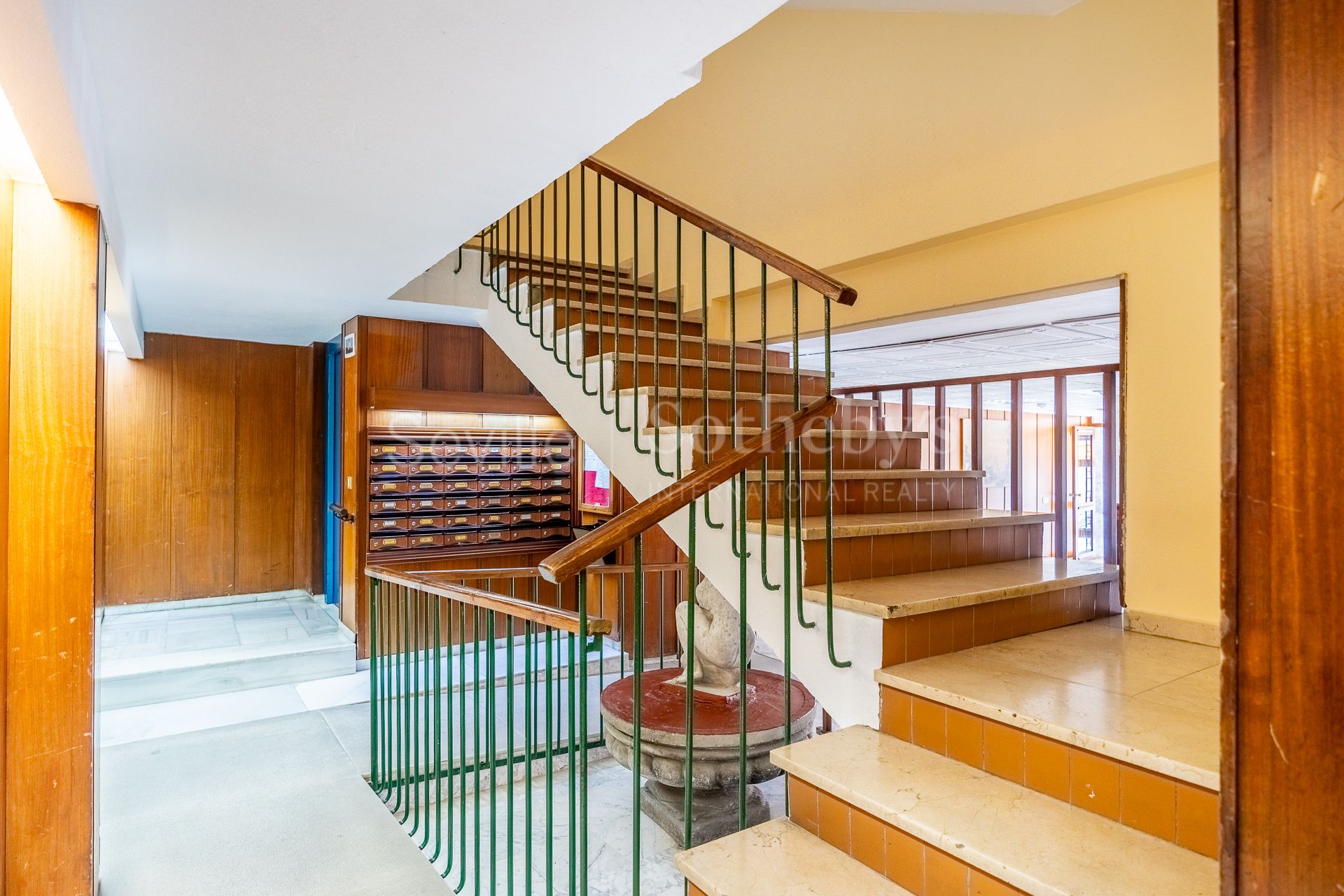 Penthouse with Large Private Terrace in the Heart of Triana