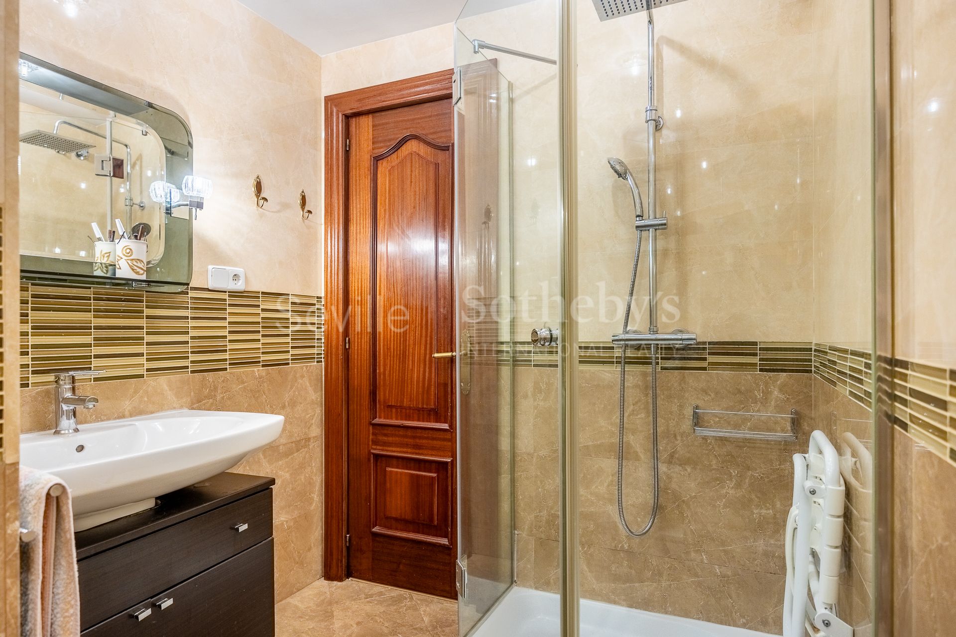 Penthouse with Large Private Terrace in the Heart of Triana