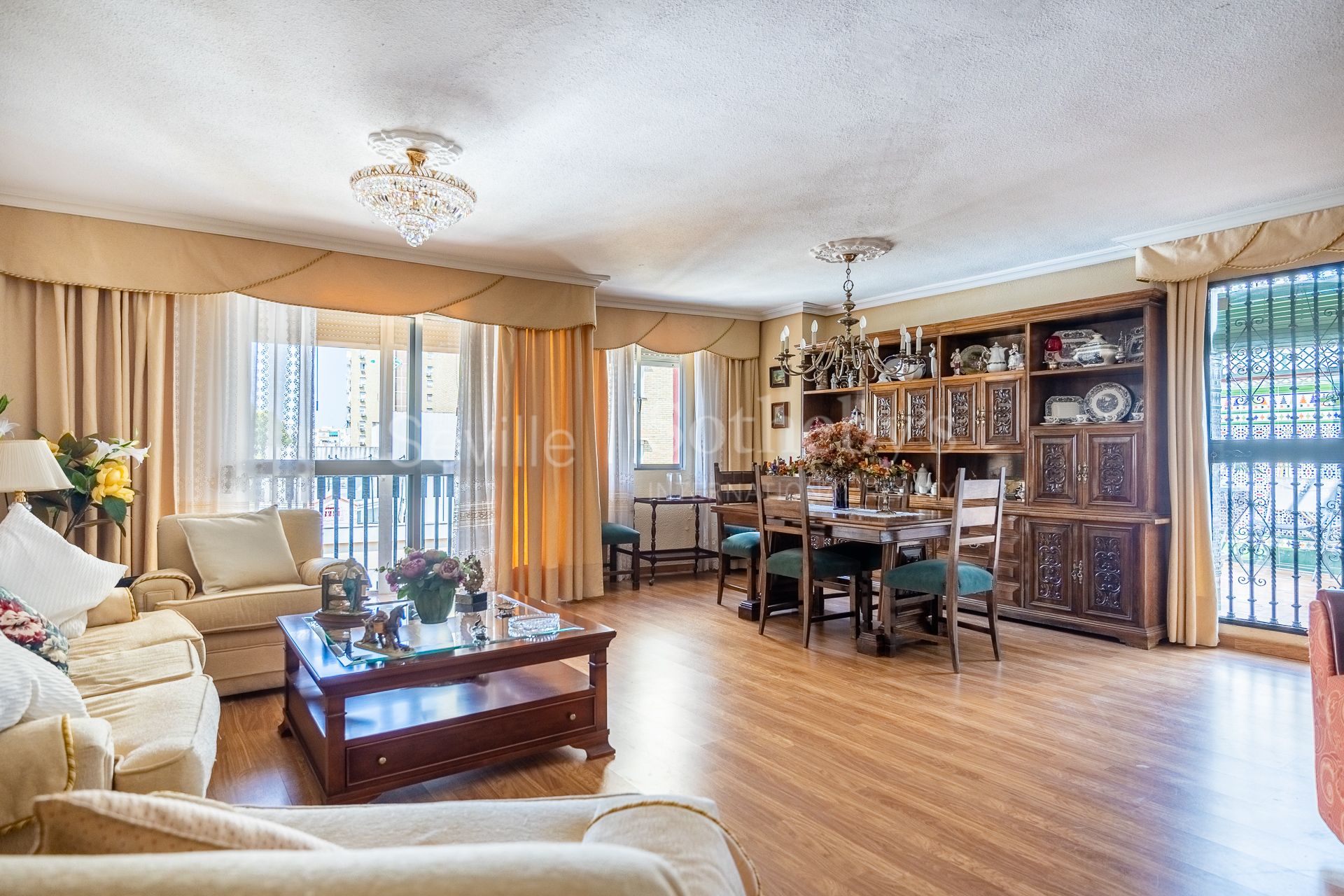 Penthouse with Large Private Terrace in the Heart of Triana