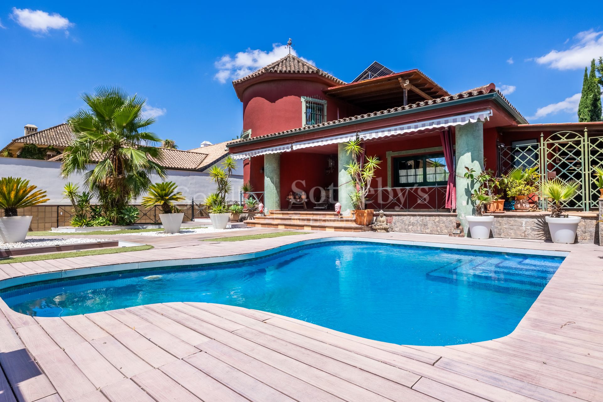 Chalet independiente con terraza, piscina y zona de ocio en El Zaudín