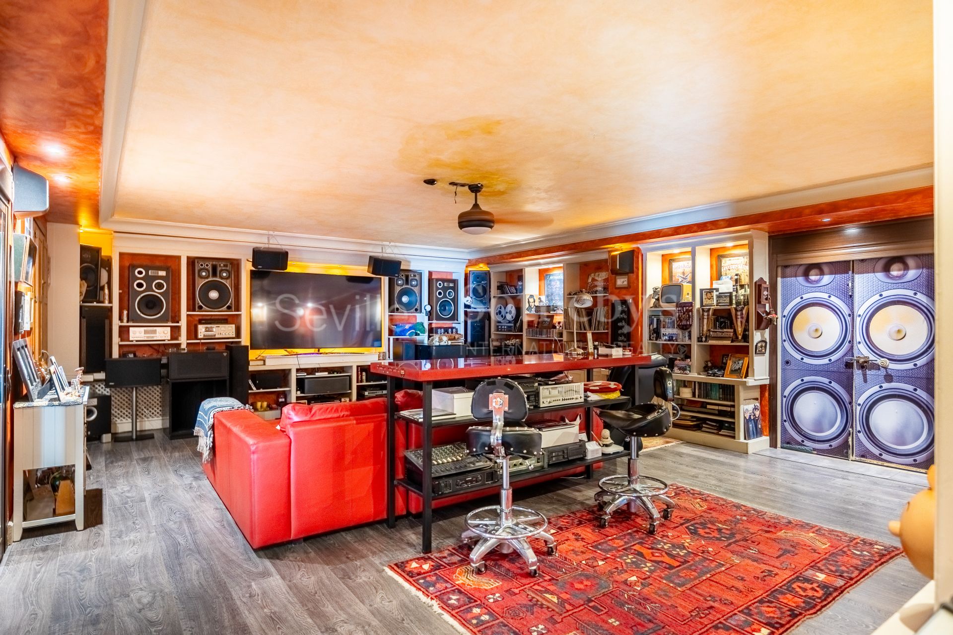 Chalet independiente con terraza, piscina y zona de ocio en El Zaudín