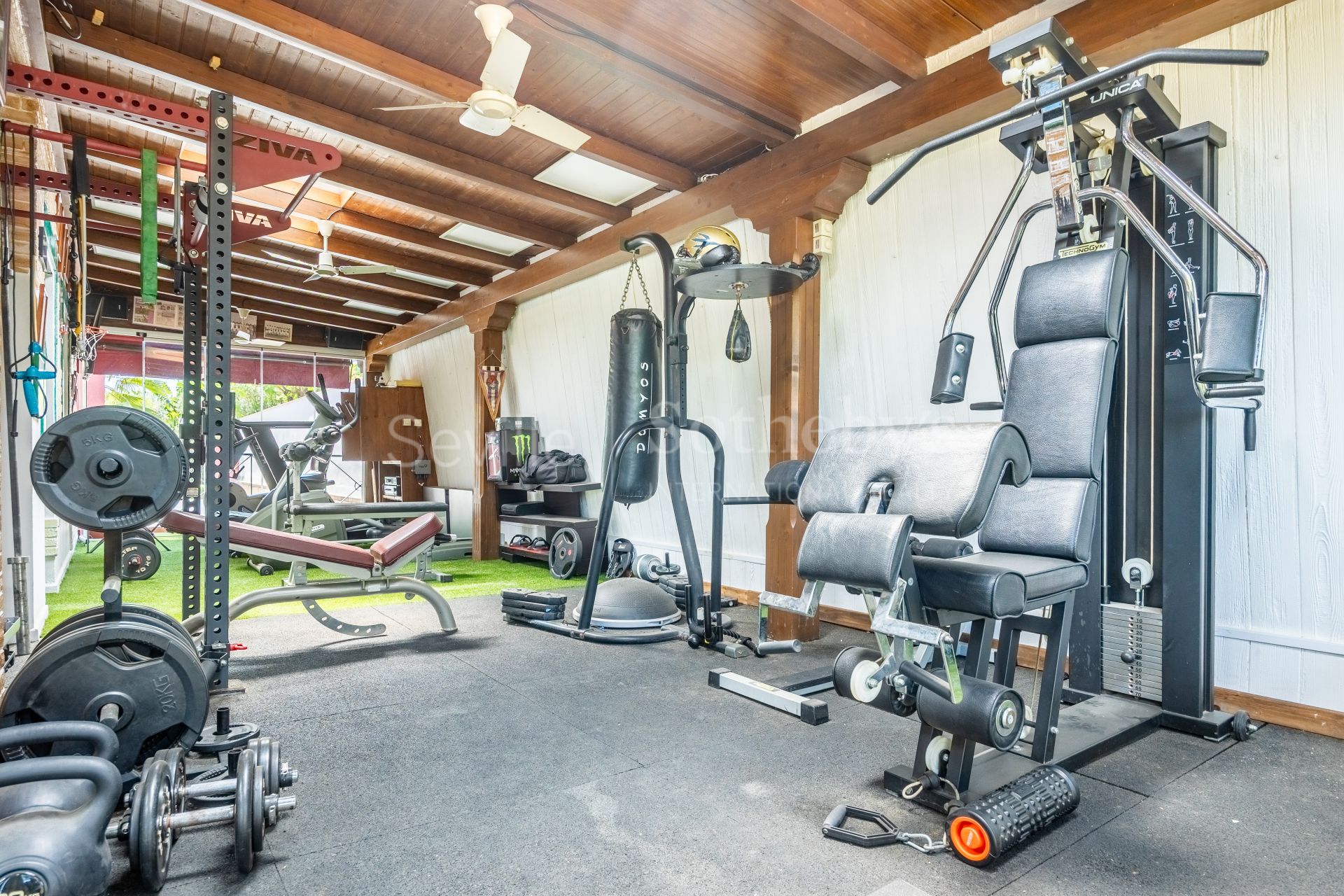 Chalet independiente con terraza, piscina y zona de ocio en El Zaudín