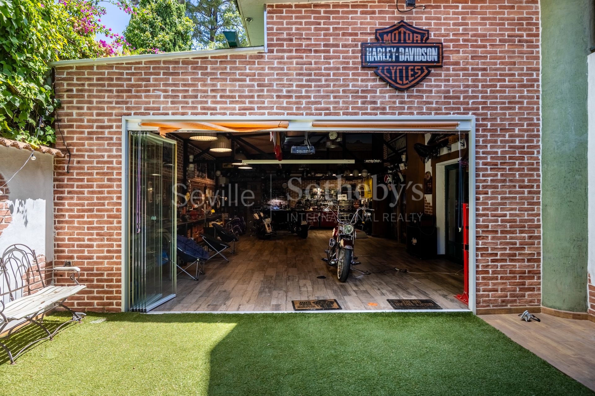 Chalet independiente con terraza, piscina y zona de ocio en El Zaudín