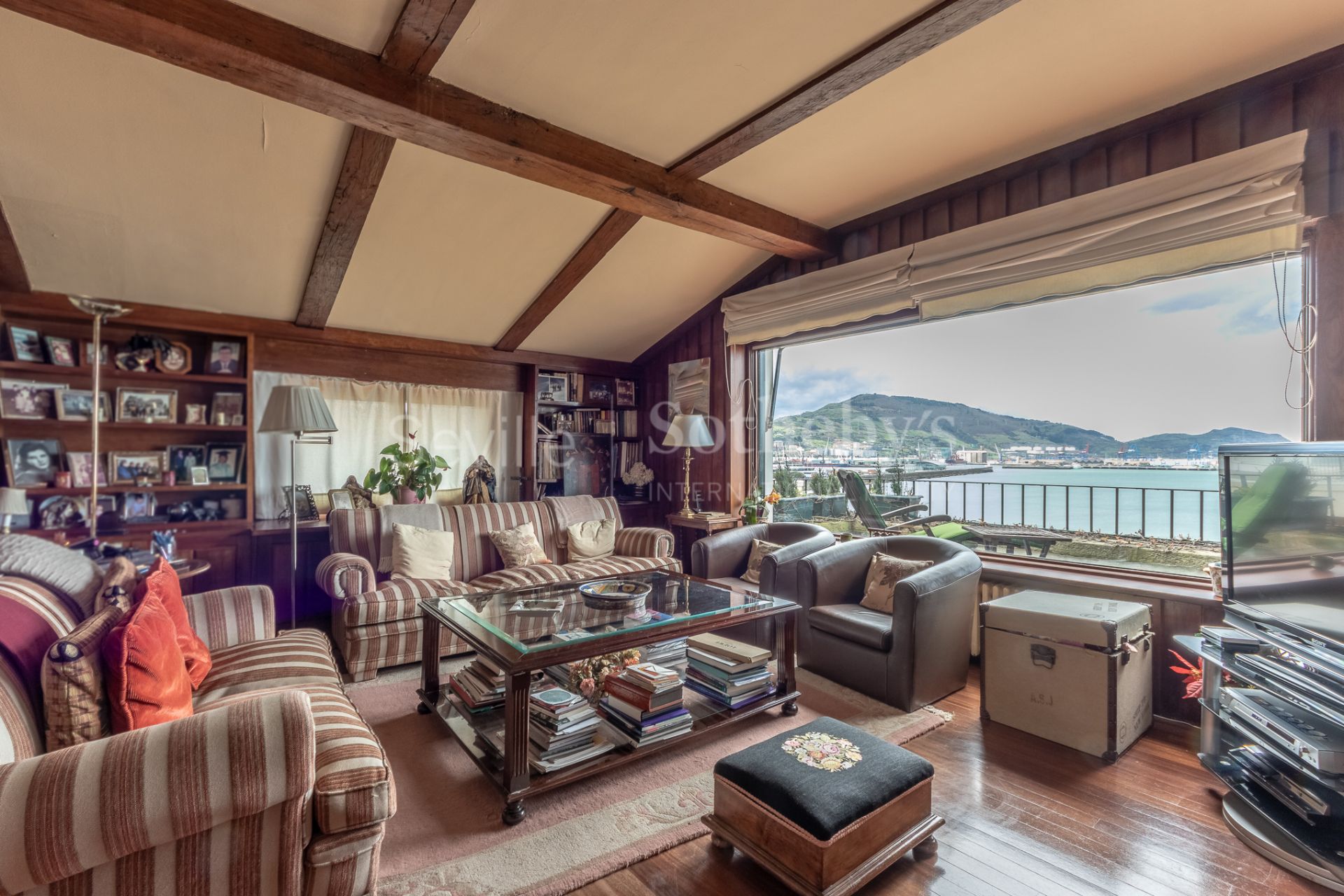 Stately residence on Ereaga Beach with panoramic sea views