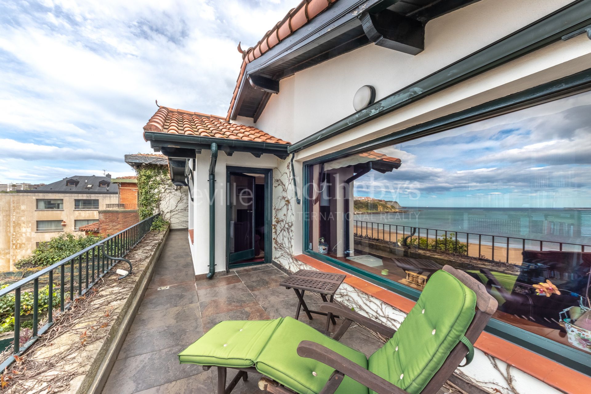 Stately residence on Ereaga Beach with panoramic sea views