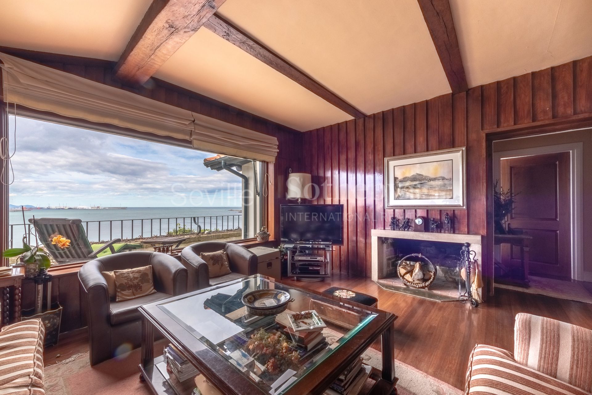 Stately residence on Ereaga Beach with panoramic sea views