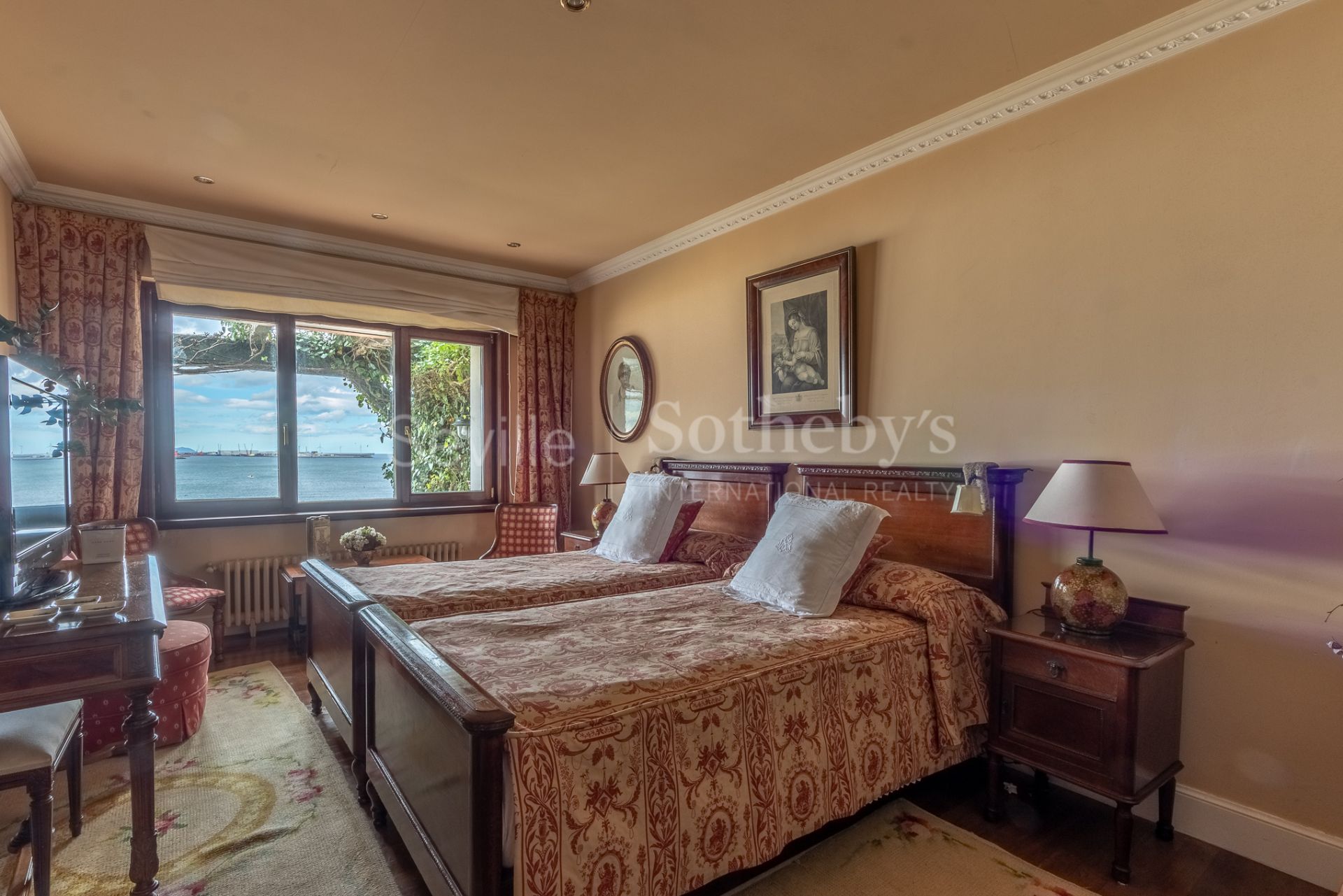 Stately residence on Ereaga Beach with panoramic sea views