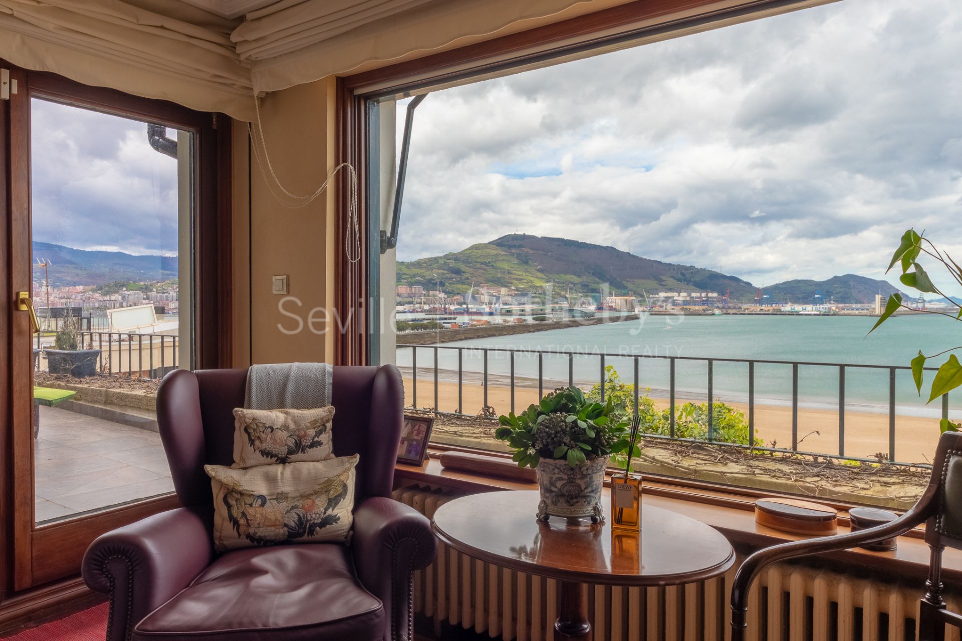 Stately residence on Ereaga Beach with panoramic sea views