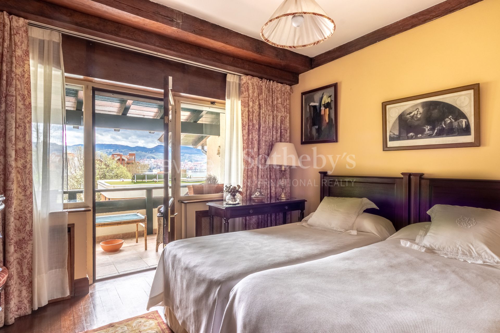 Stately residence on Ereaga Beach with panoramic sea views