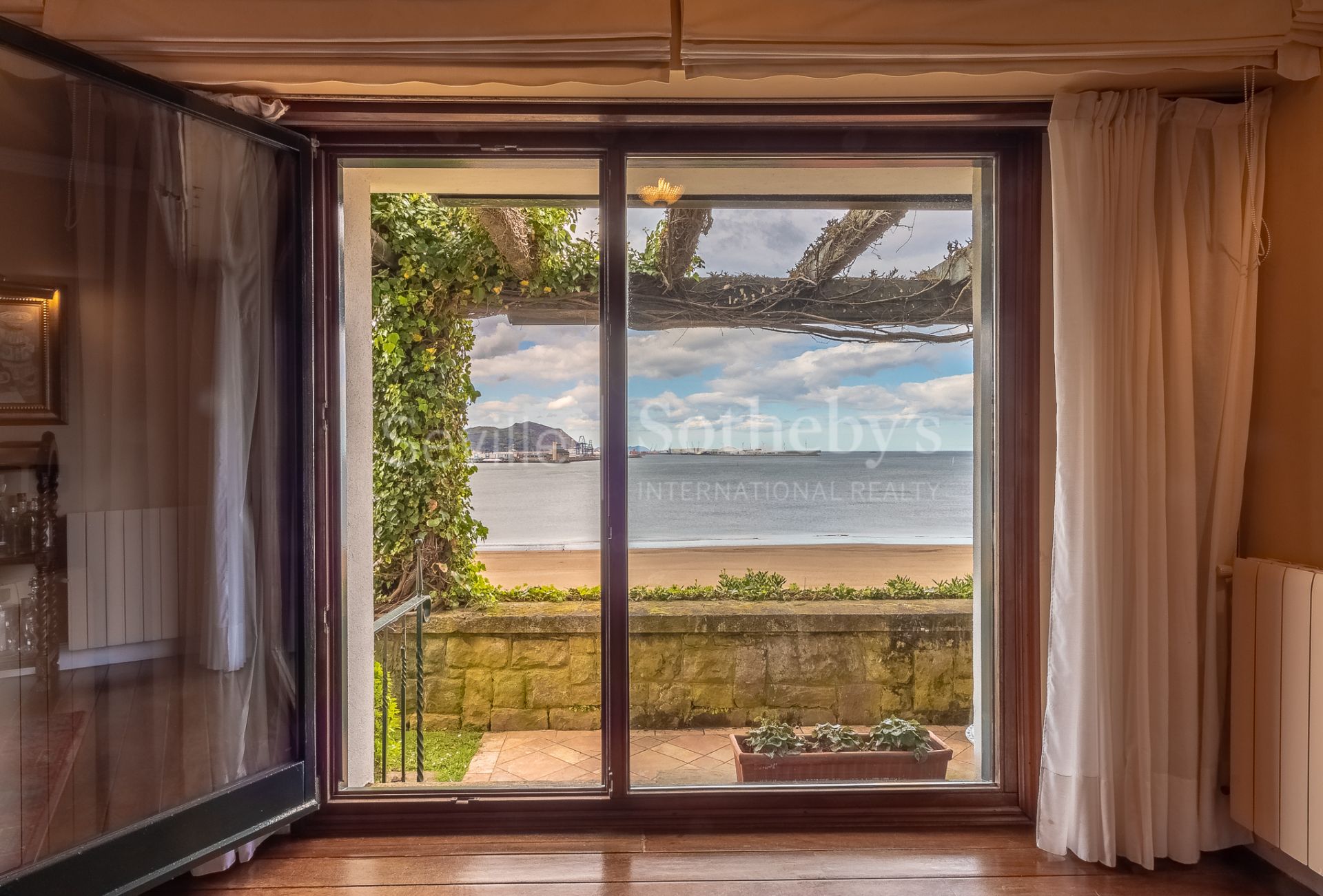 Stately residence on Ereaga Beach with panoramic sea views
