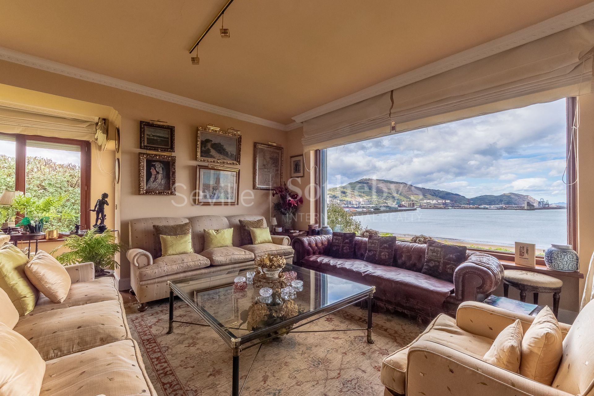 Stately residence on Ereaga Beach with panoramic sea views