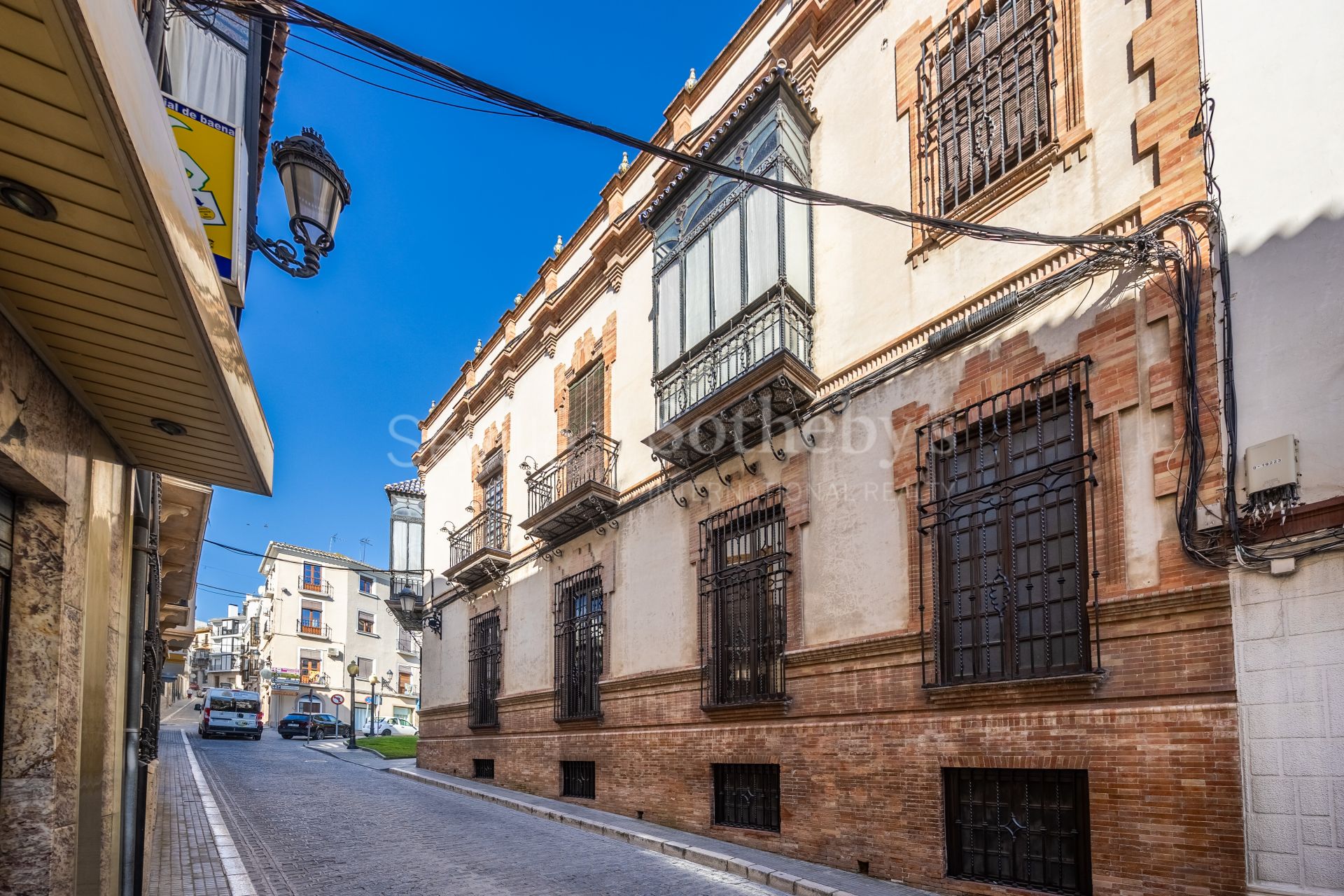 A Regionalist House in the Historic Center of Baena