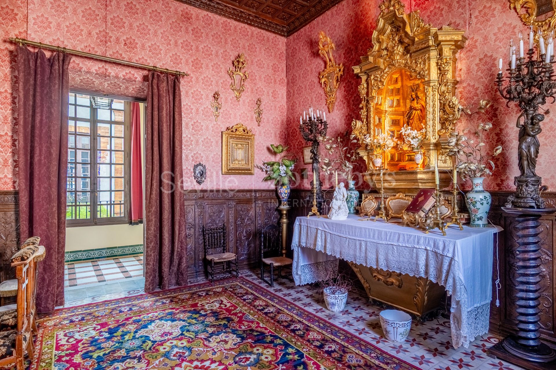 A Regionalist House in the Historic Center of Baena
