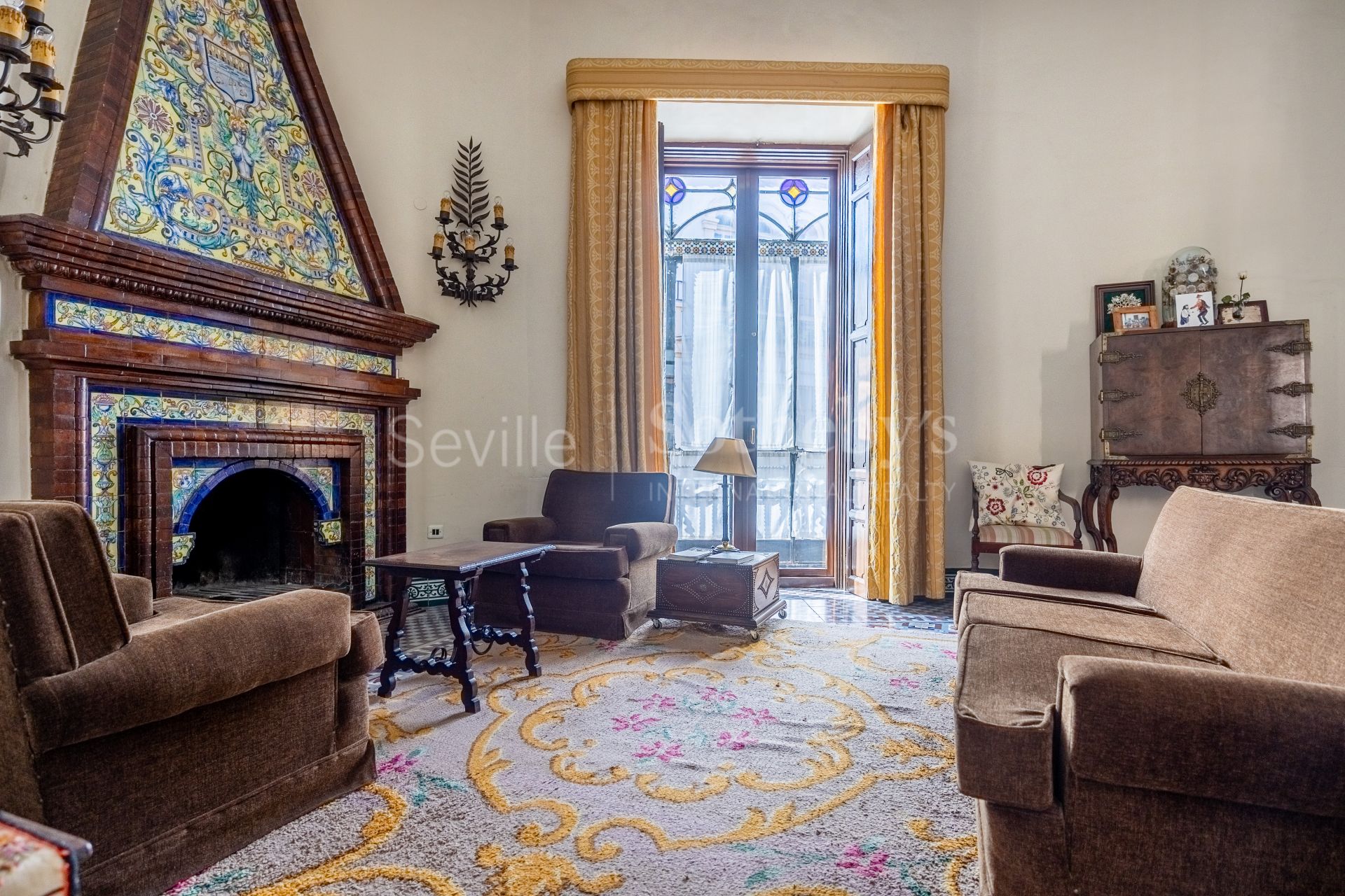A Regionalist House in the Historic Center of Baena