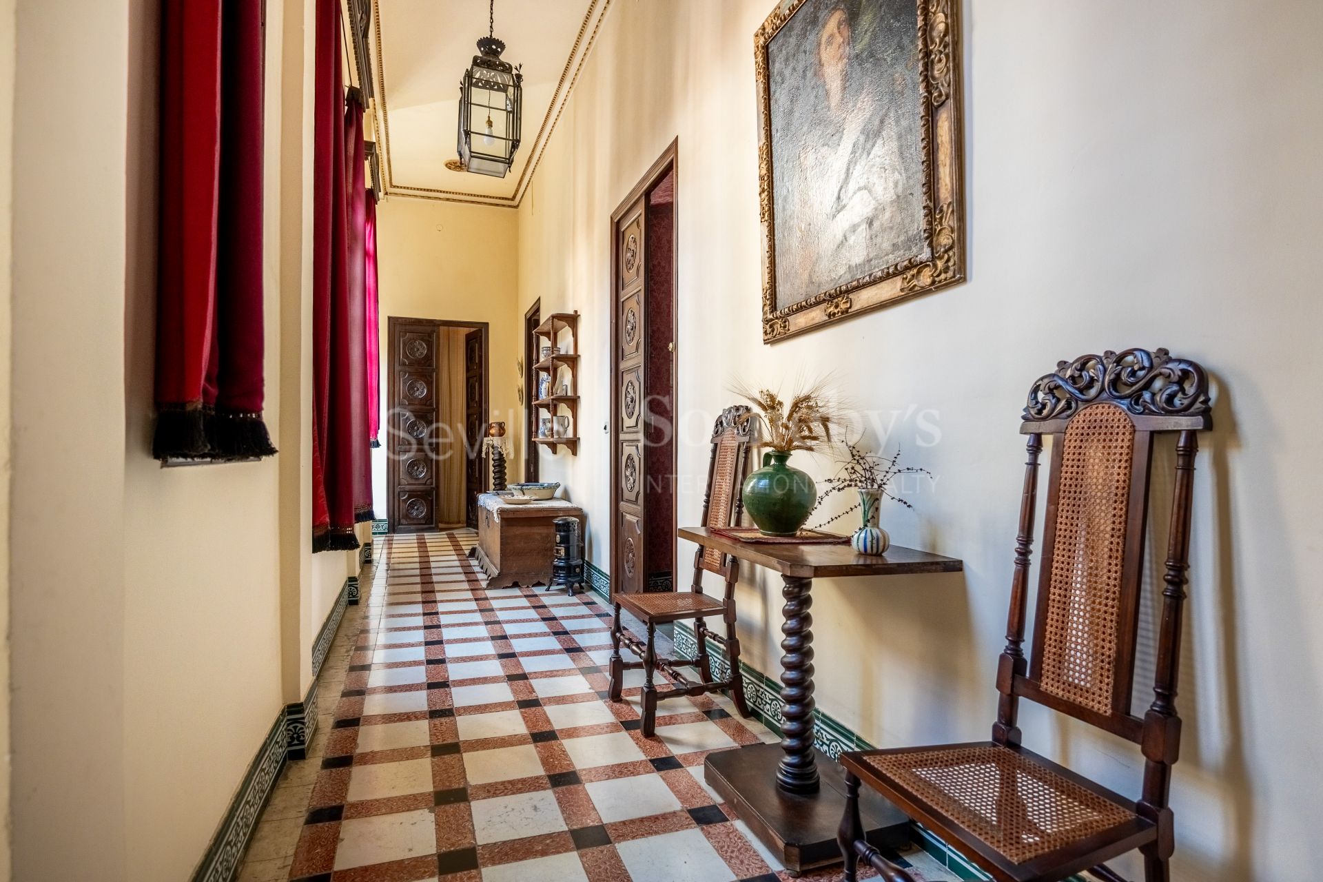 A Regionalist House in the Historic Center of Baena