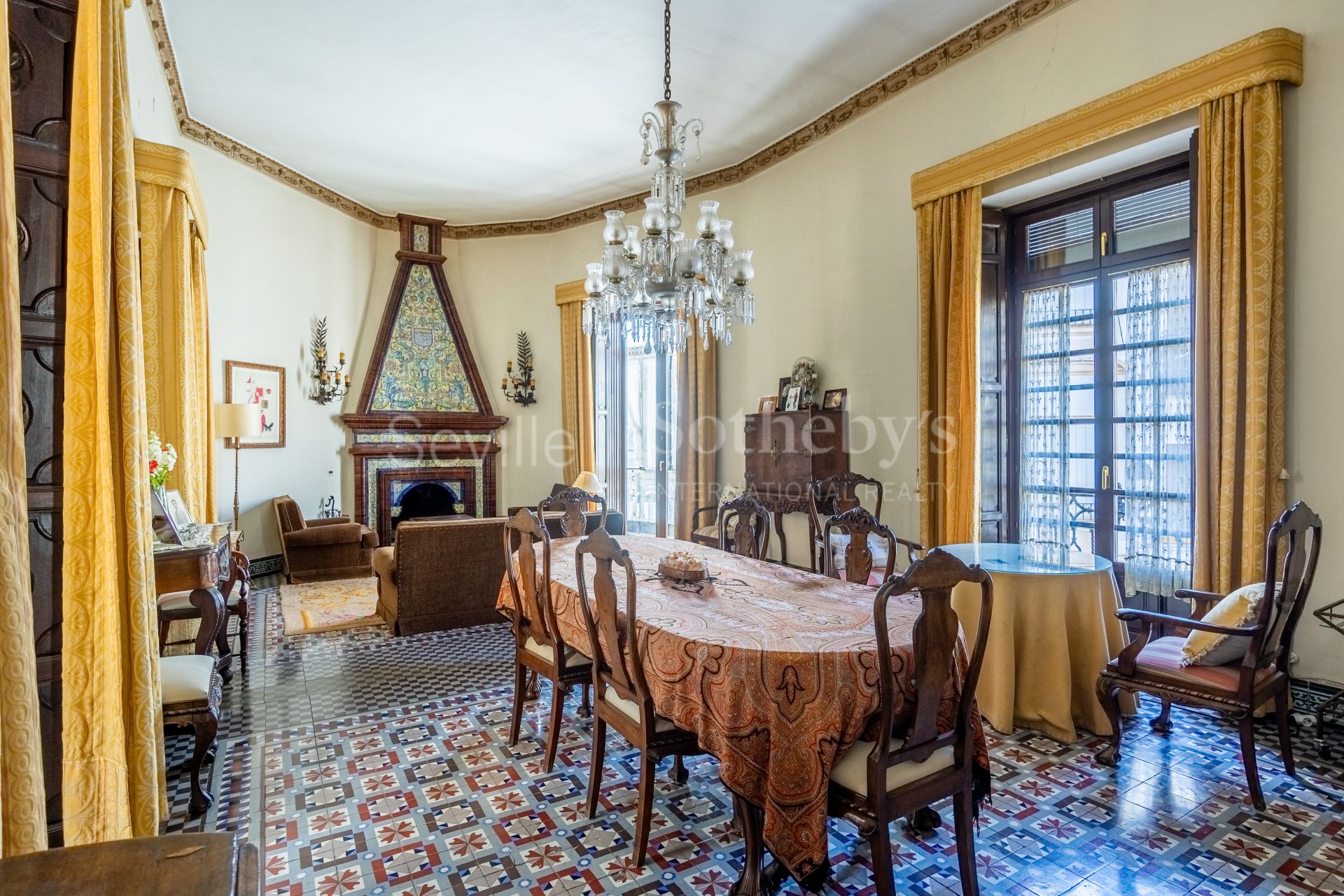 A Regionalist House in the Historic Center of Baena