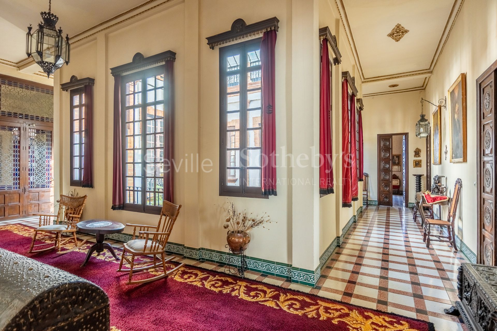 A Regionalist House in the Historic Center of Baena