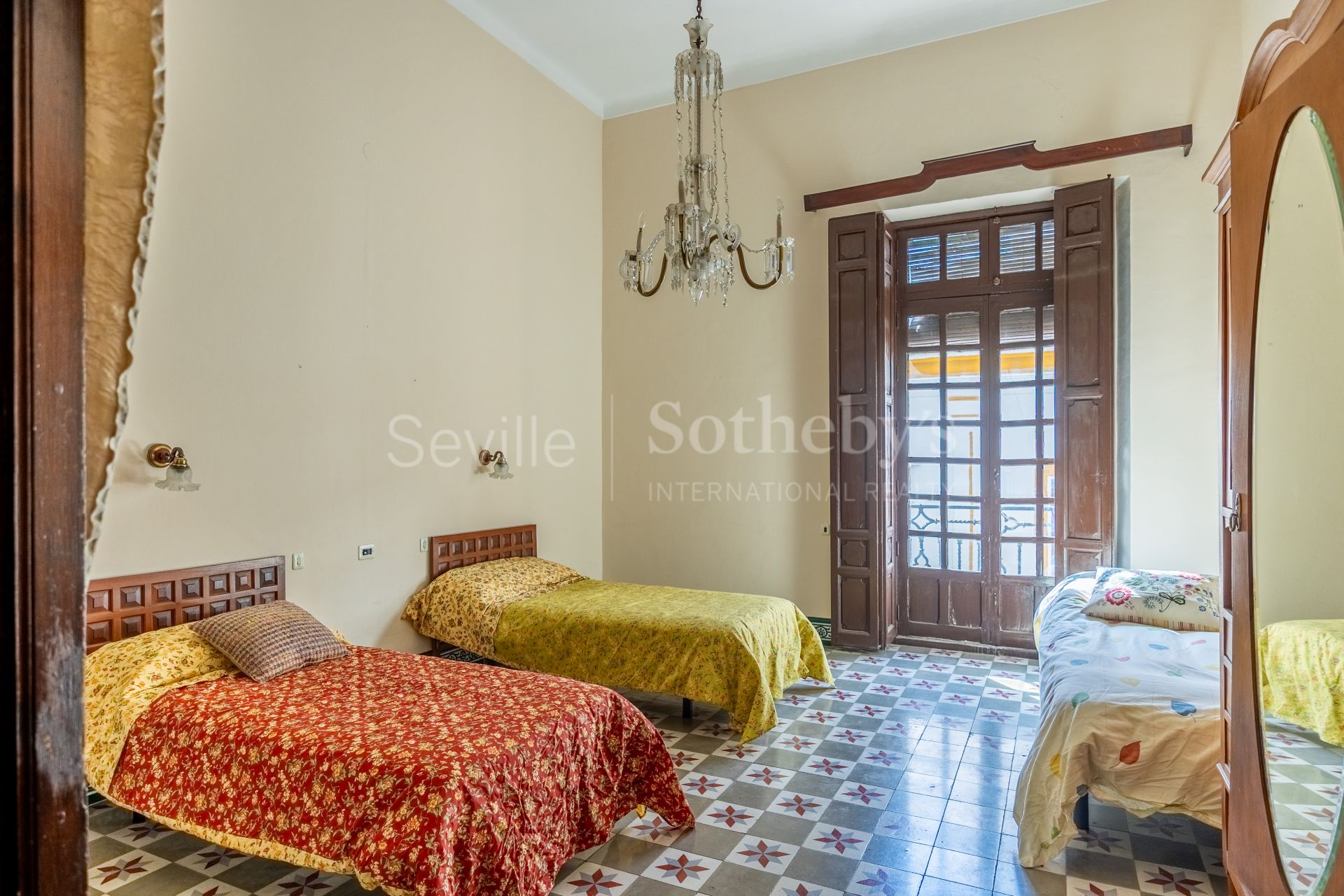 A Regionalist House in the Historic Center of Baena